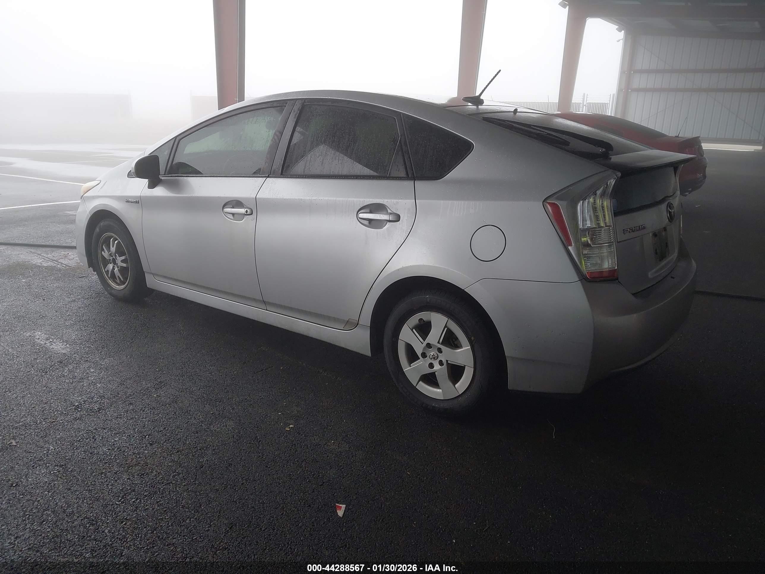 TOYOTA PRIUS image 3