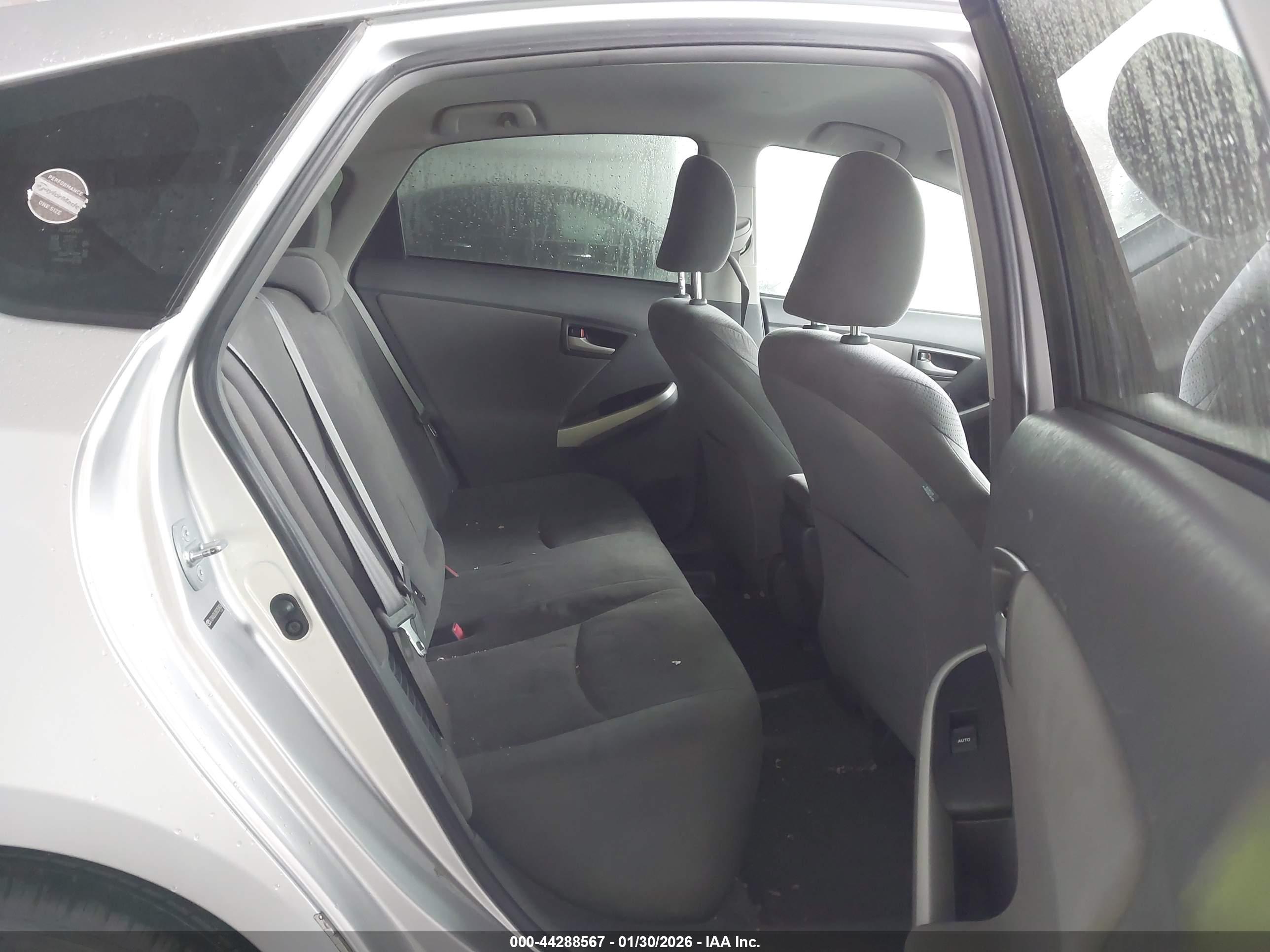 TOYOTA PRIUS image 8