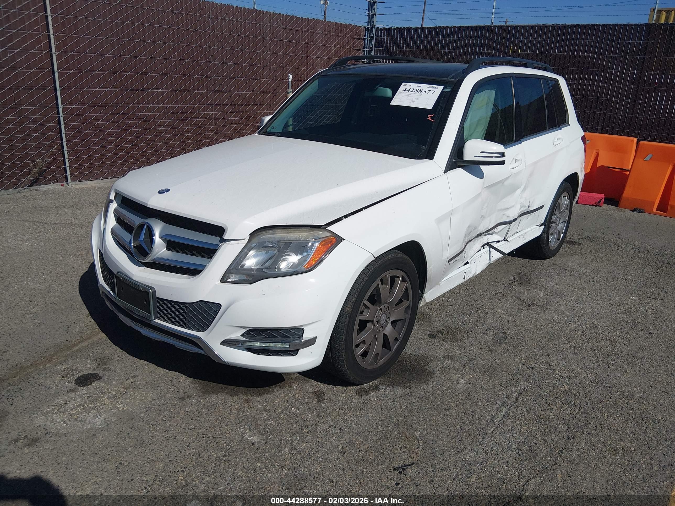 MERCEDES-BENZ GLK image 2