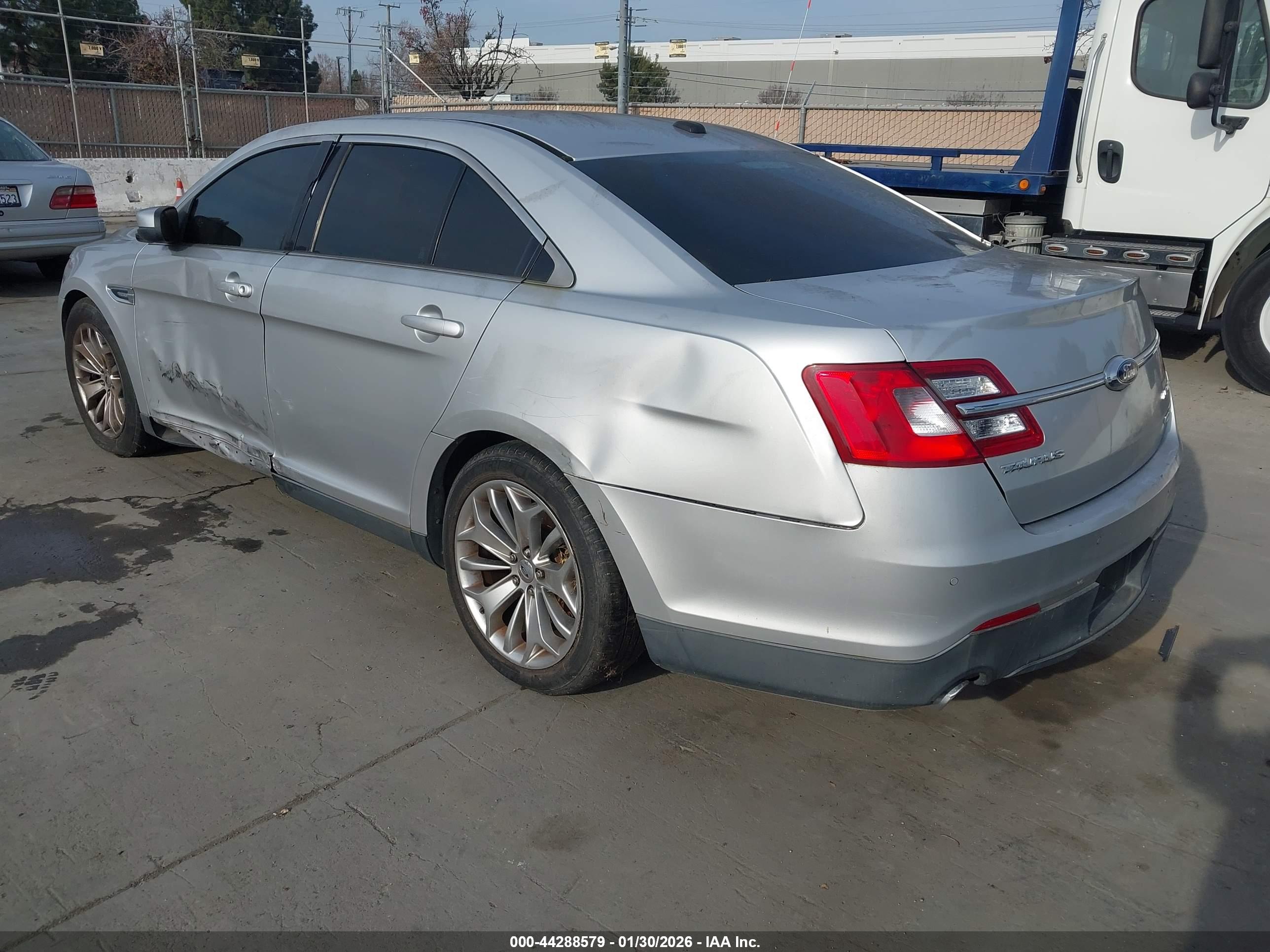 FORD TAURUS image 3