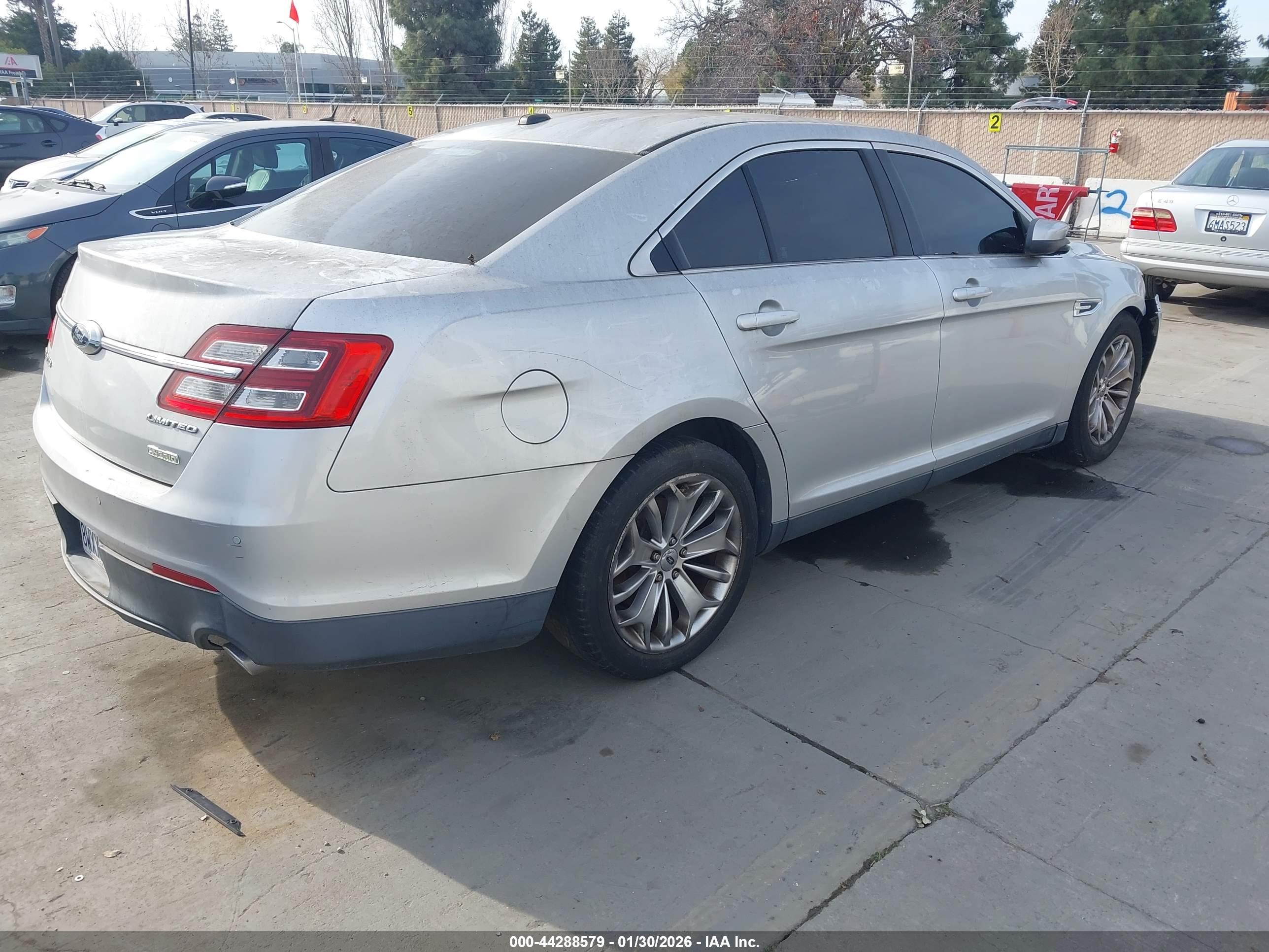 FORD TAURUS image 4