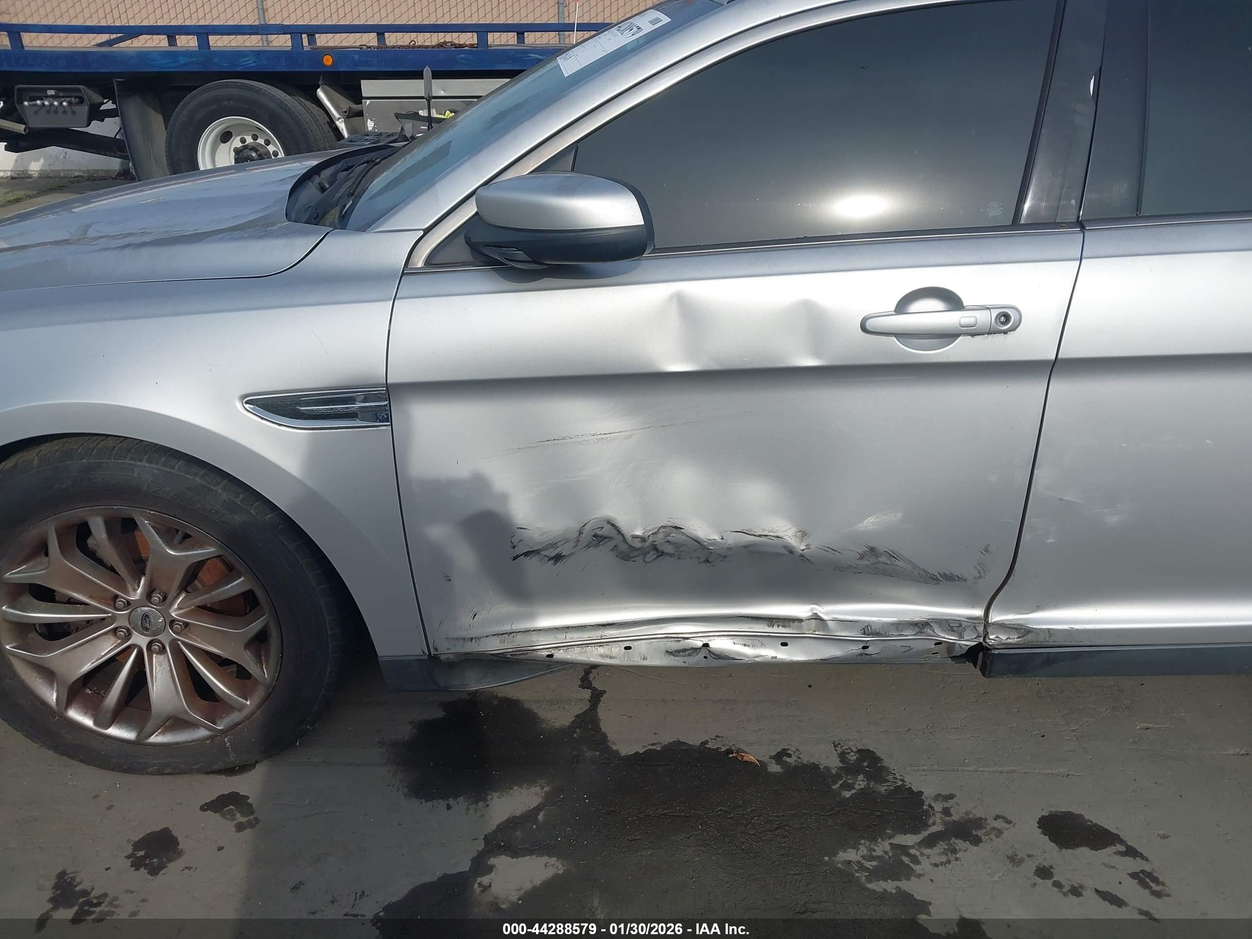 FORD TAURUS image 6