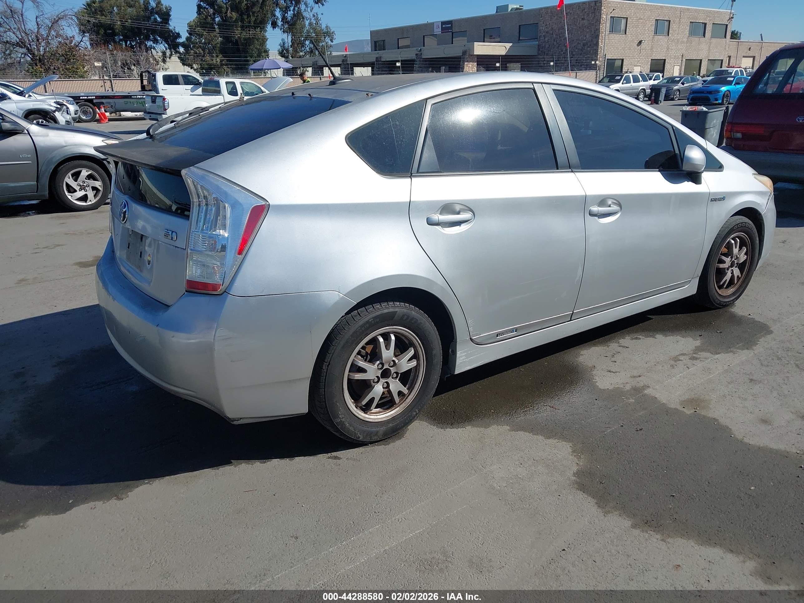 TOYOTA PRIUS image 4