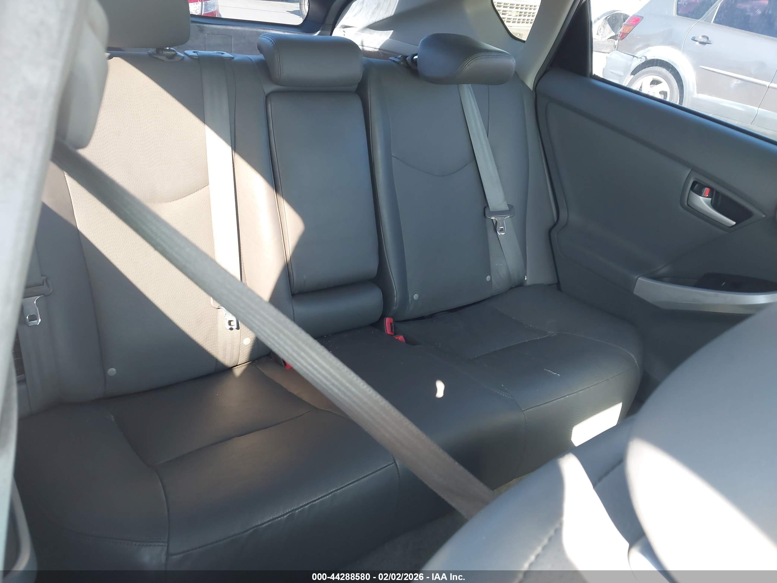 TOYOTA PRIUS image 8