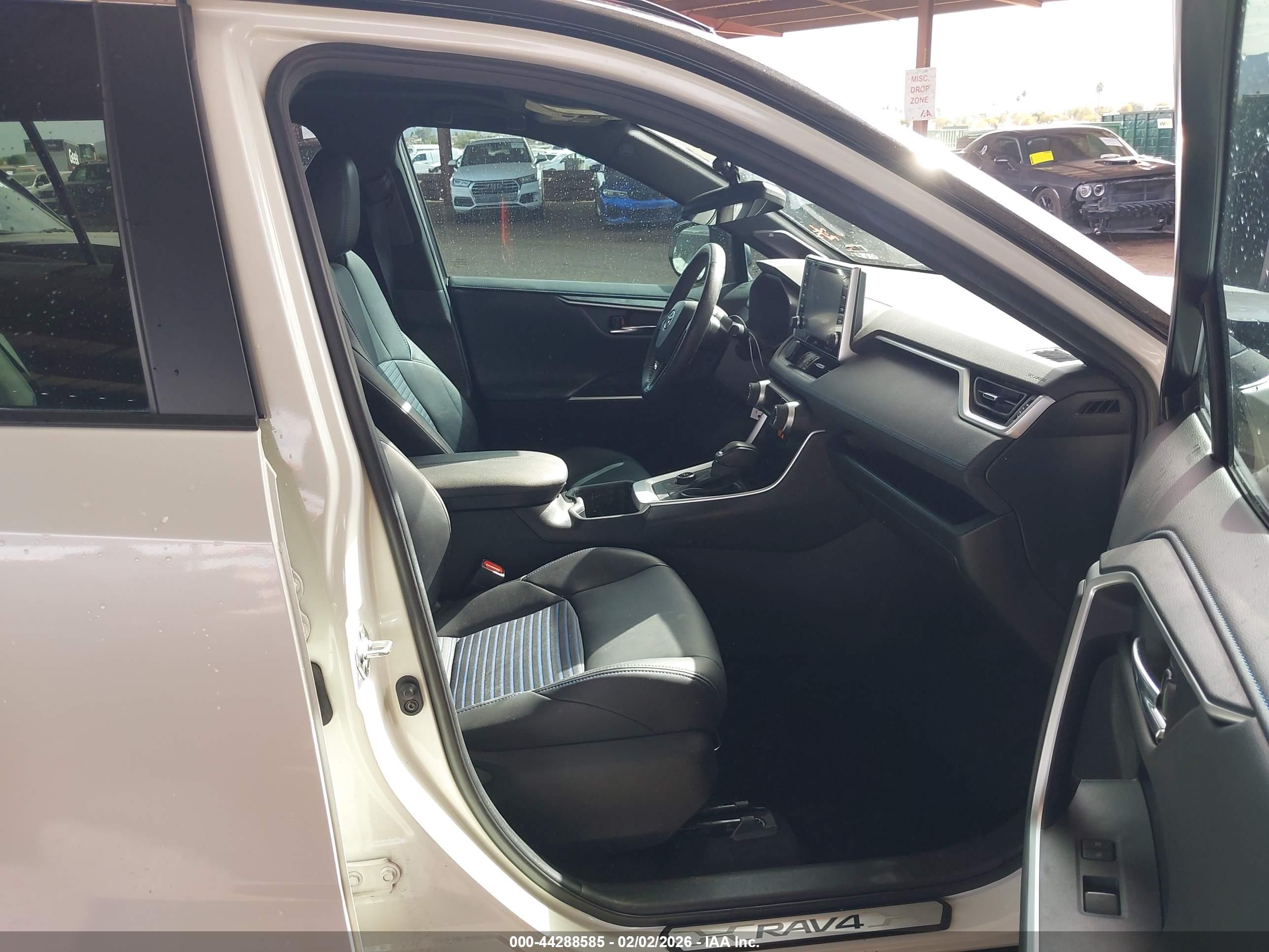 TOYOTA RAV4 image 5