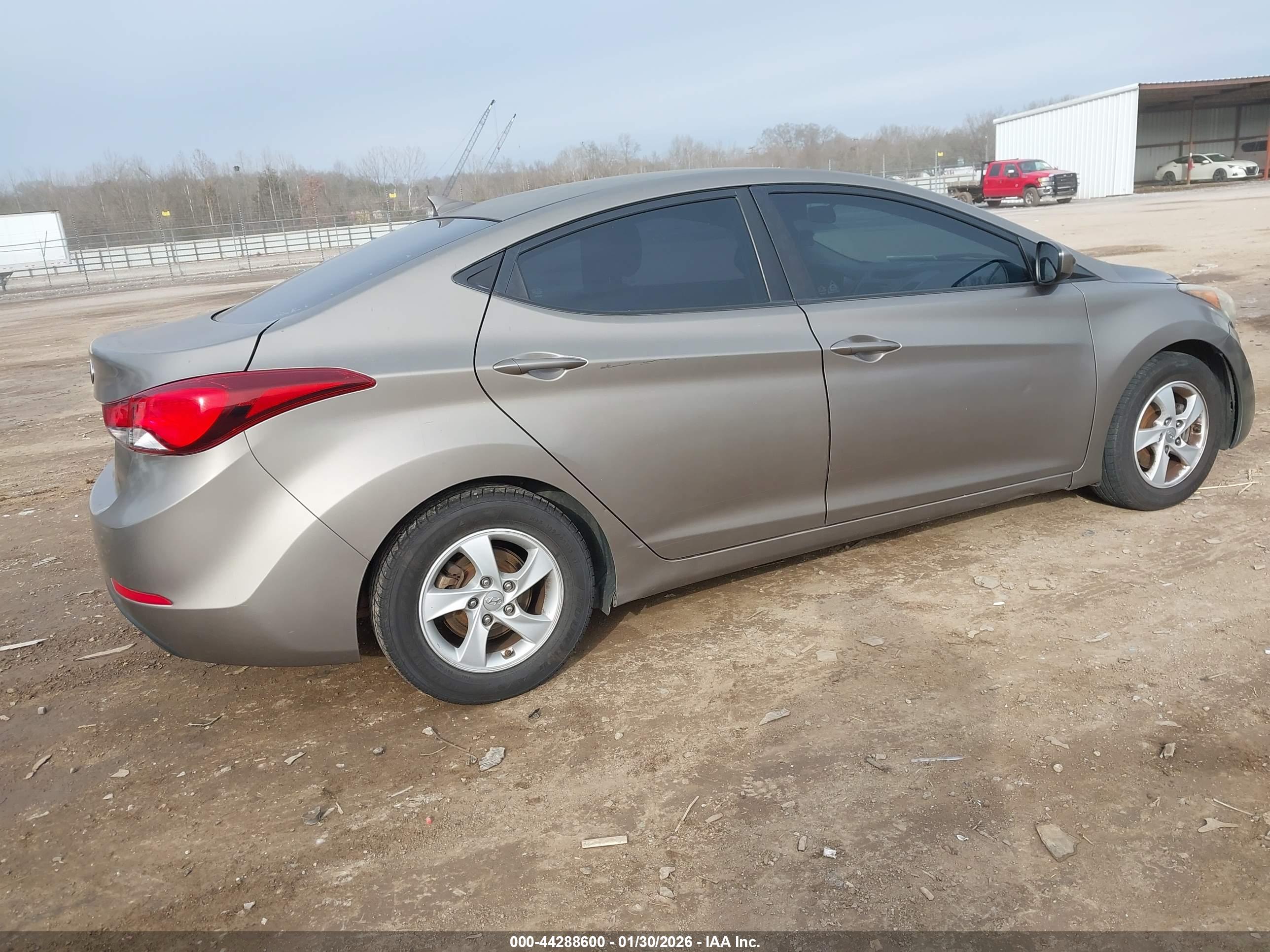 HYUNDAI ELANTRA image 4
