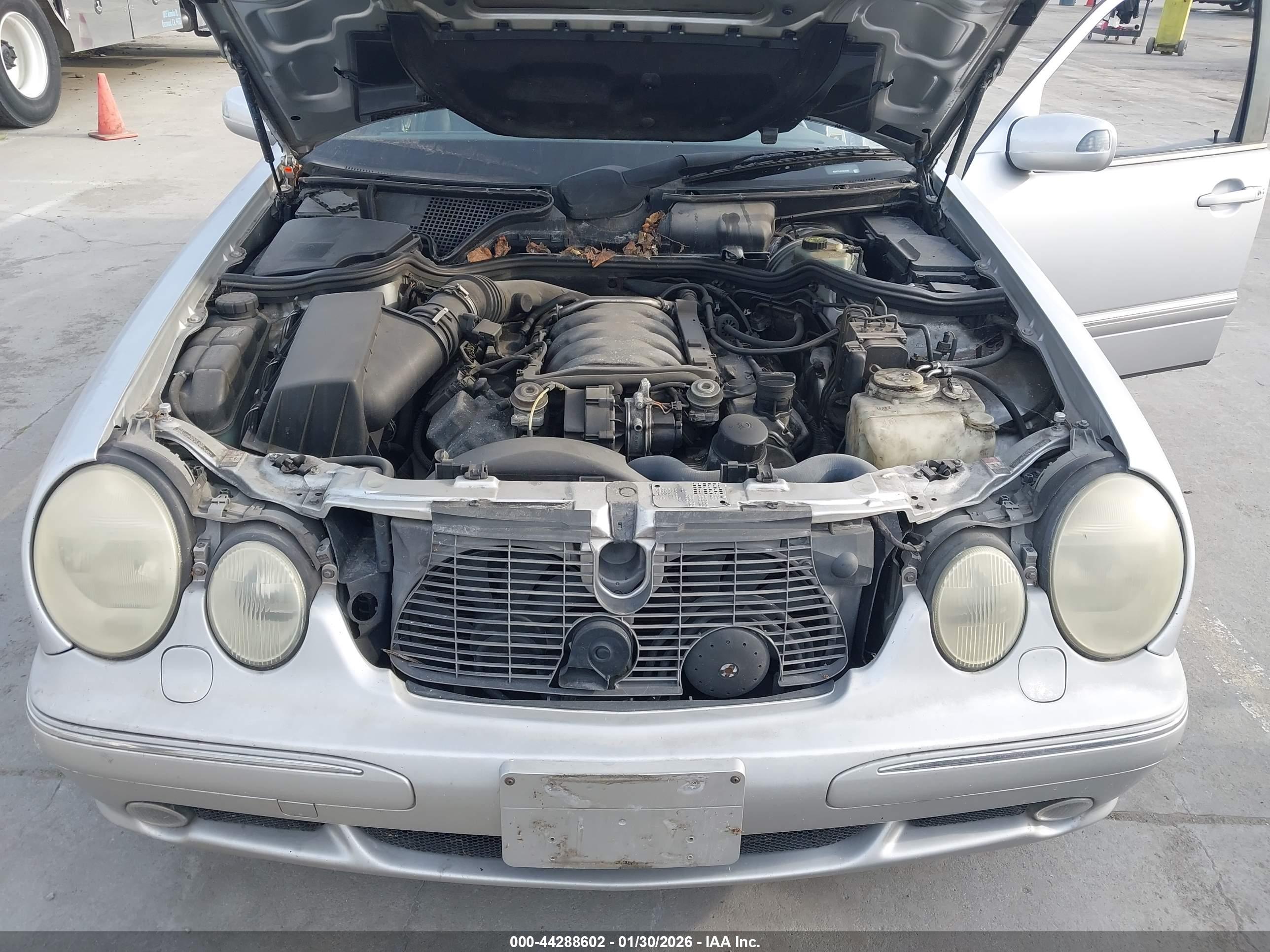 MERCEDES-BENZ E image 10