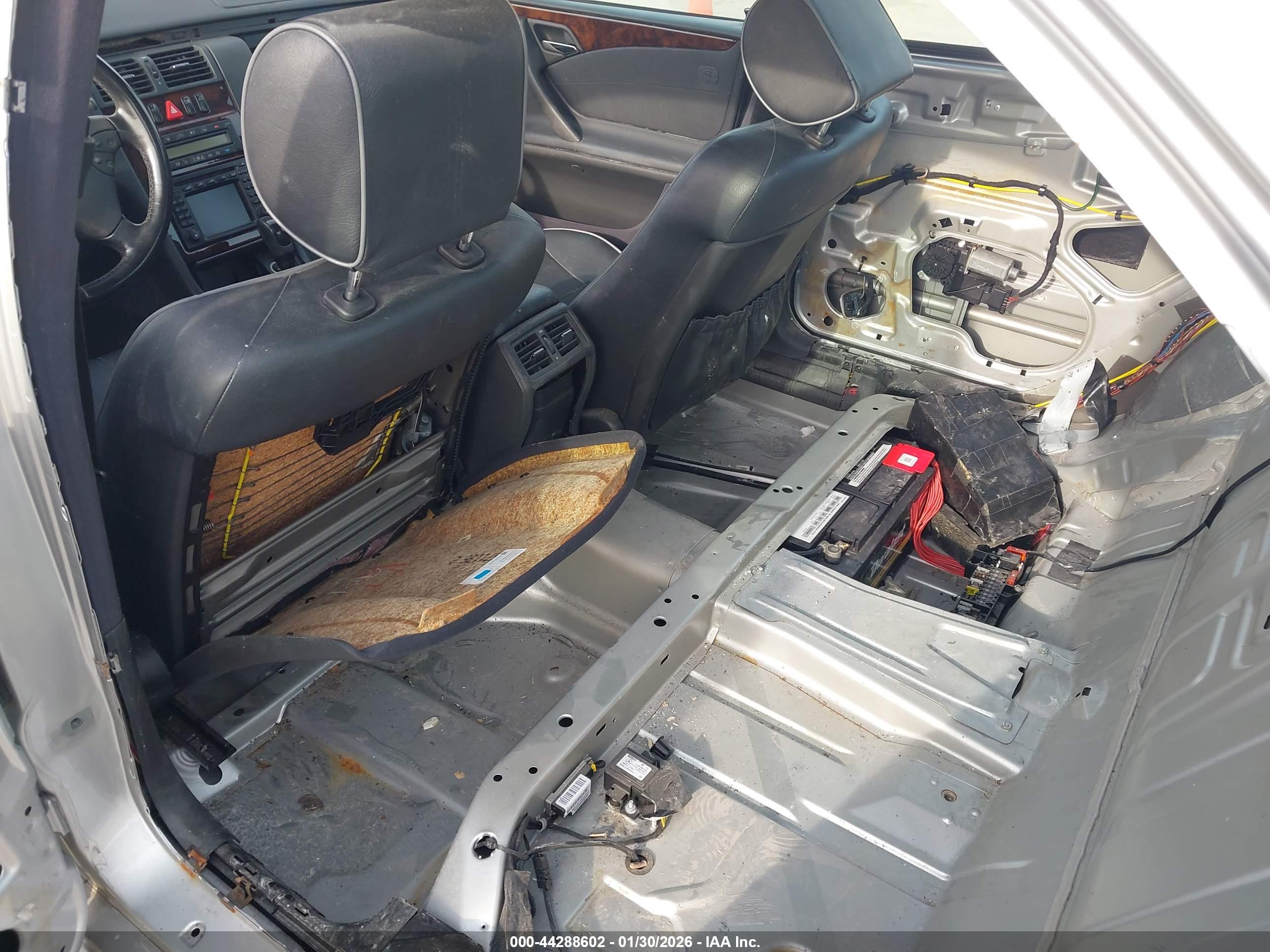 MERCEDES-BENZ E image 6