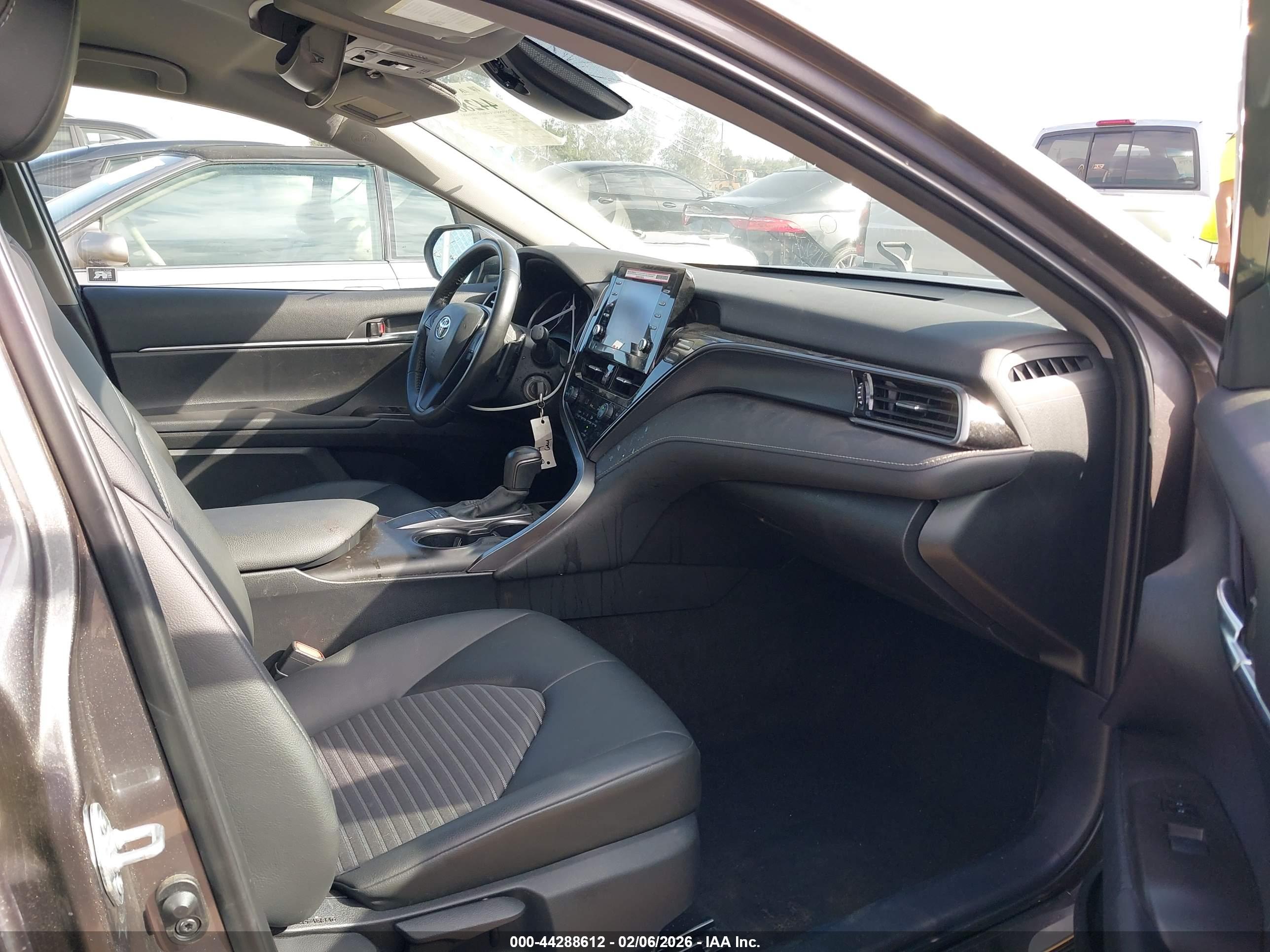 TOYOTA CAMRY image 5