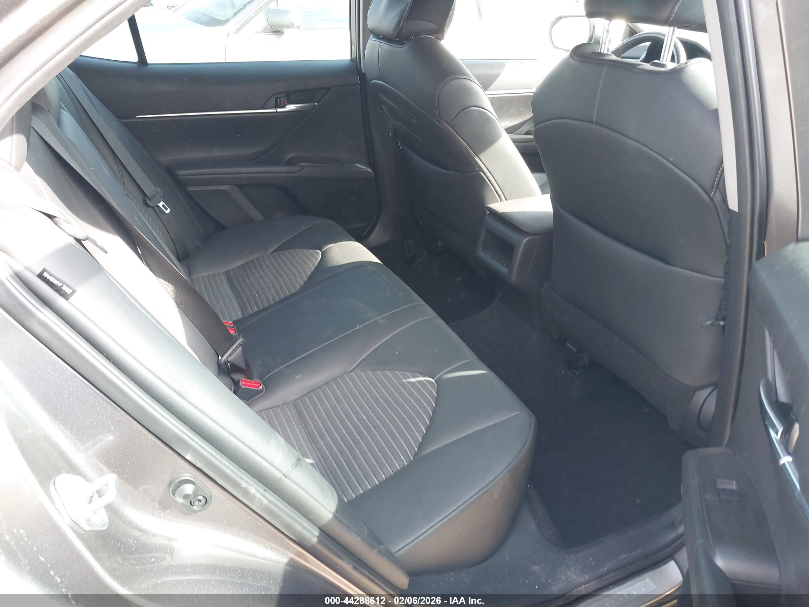 TOYOTA CAMRY image 8