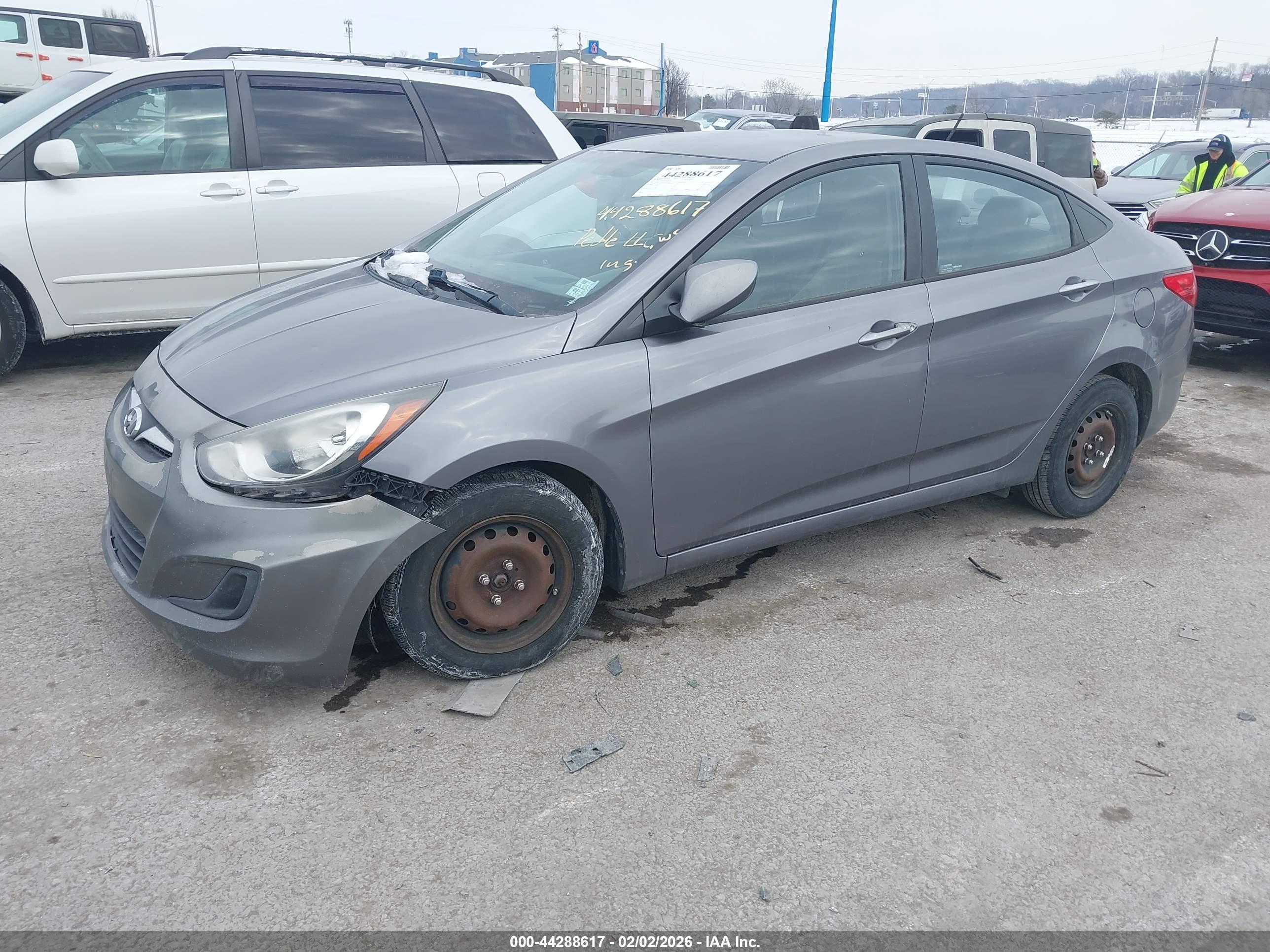 HYUNDAI ACCENT image 2