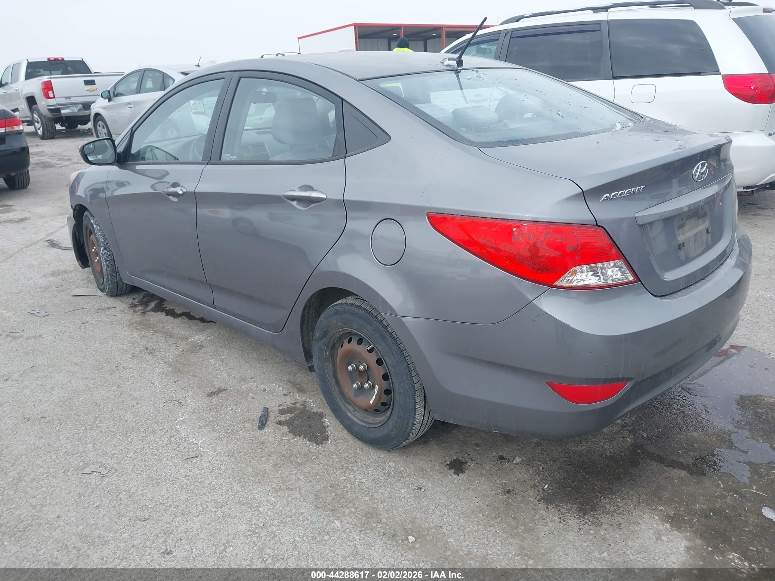 HYUNDAI ACCENT image 3