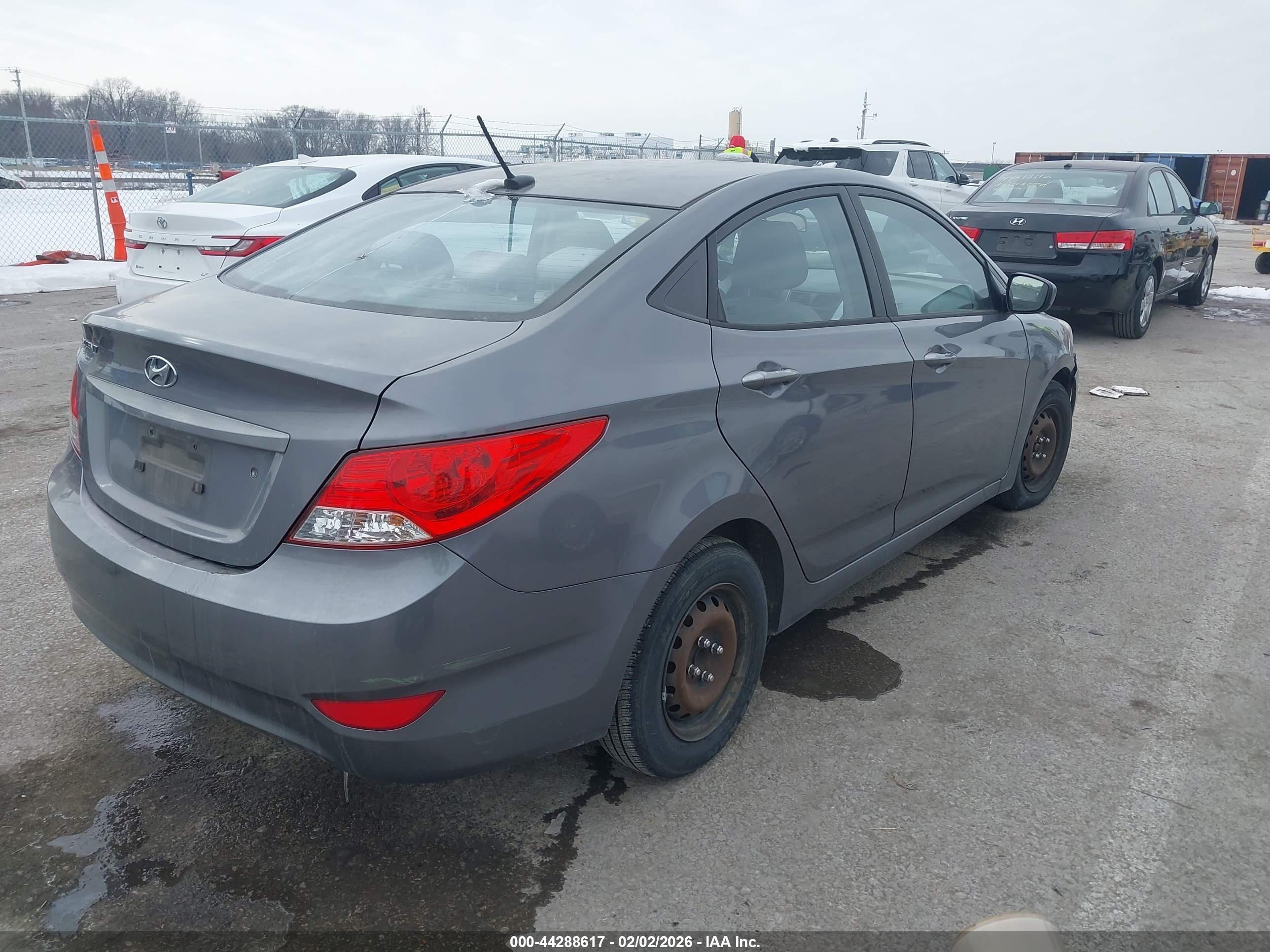 HYUNDAI ACCENT image 4