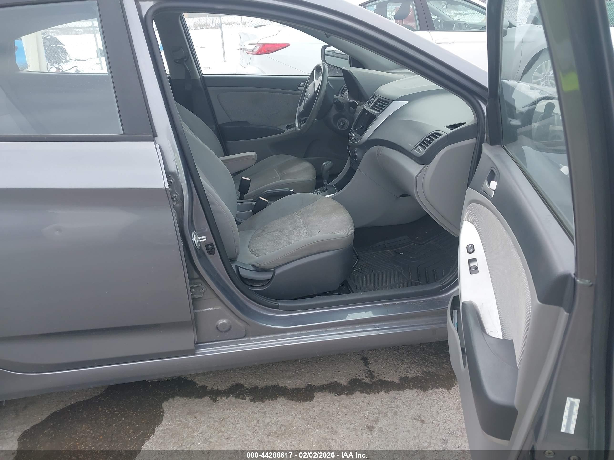 HYUNDAI ACCENT image 5