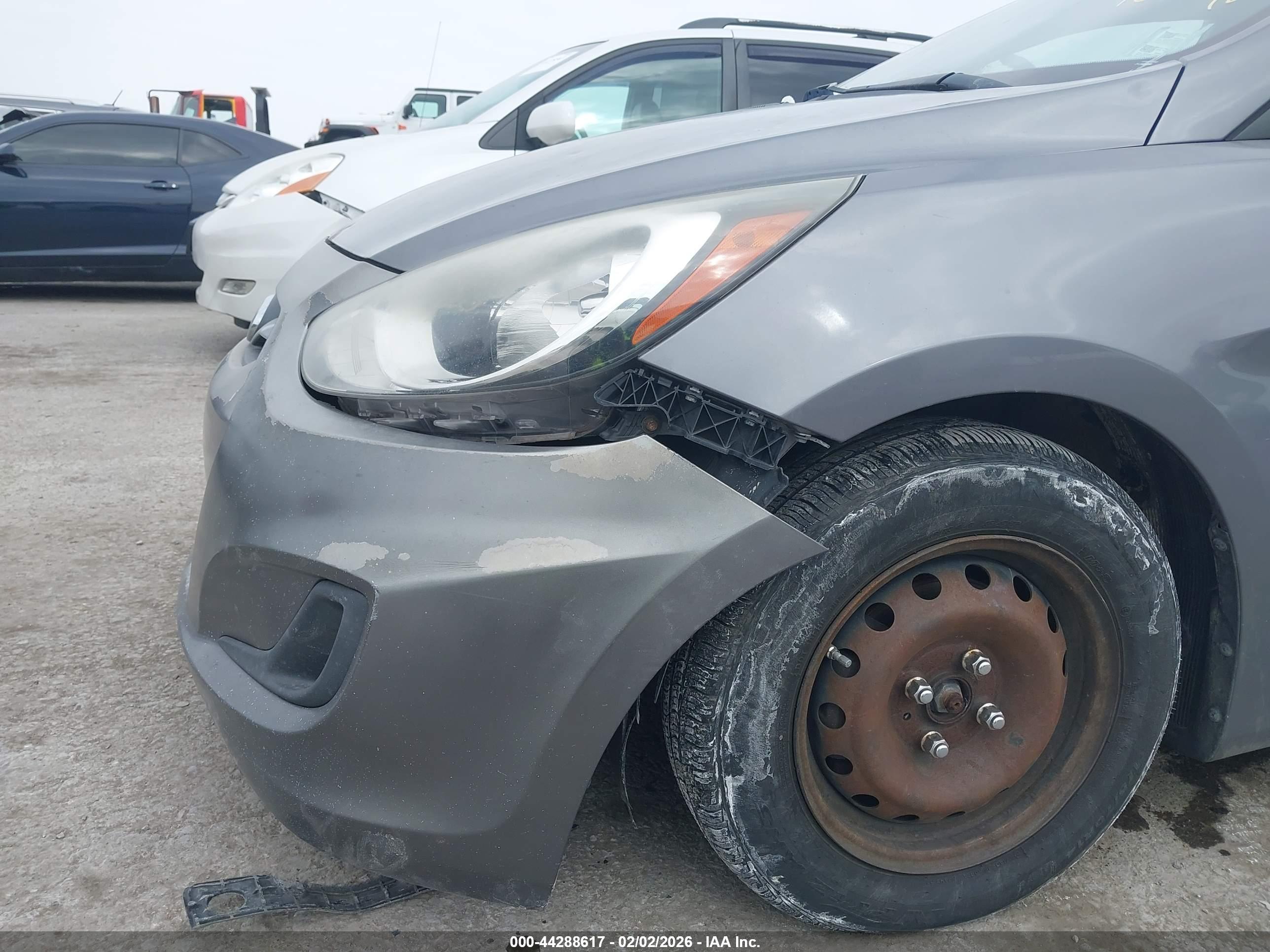 HYUNDAI ACCENT image 6