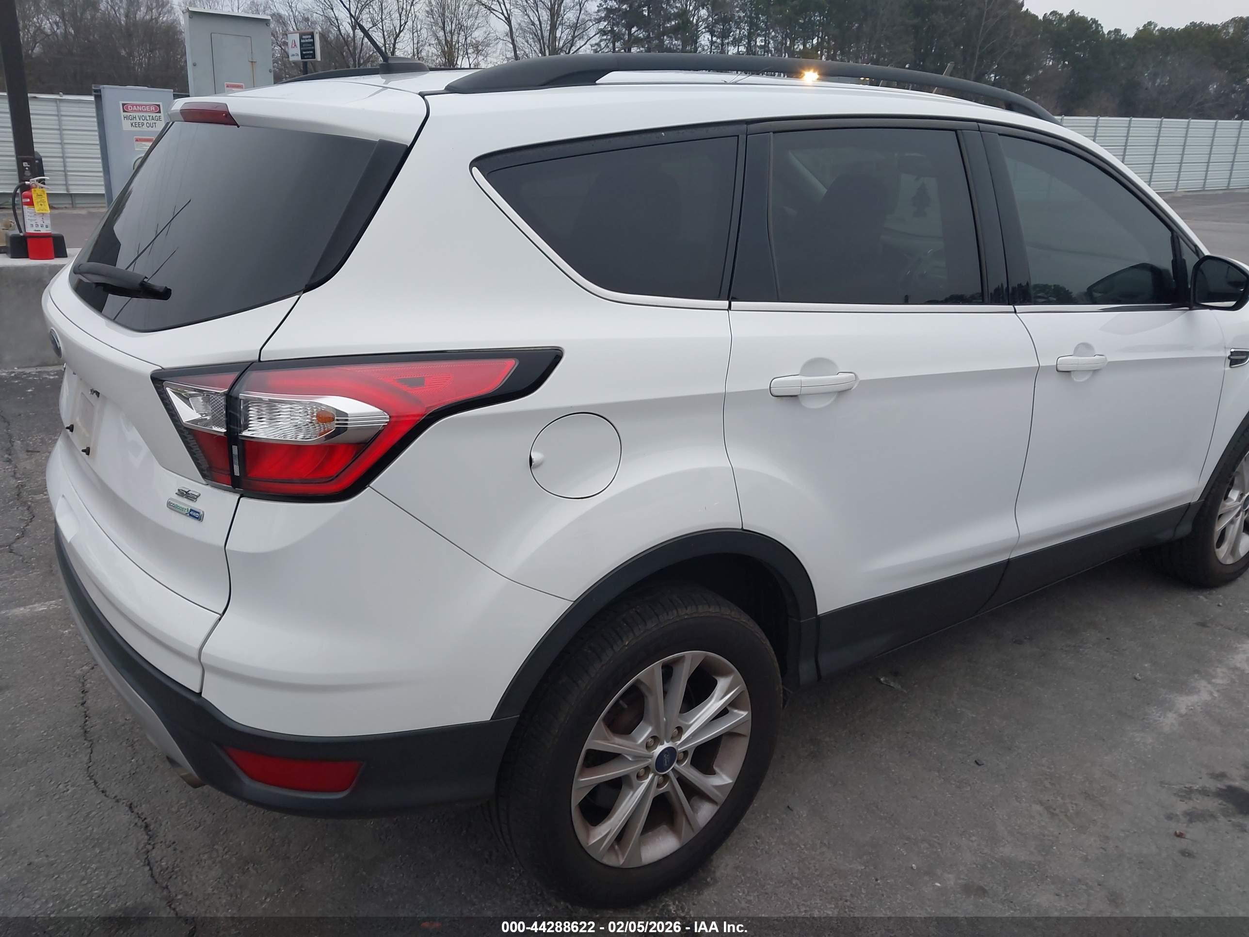 FORD ESCAPE image 4