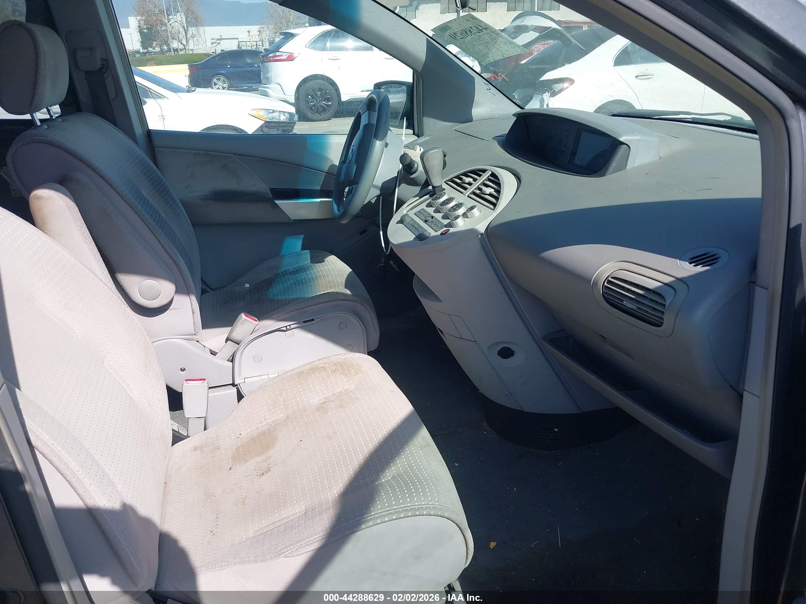 NISSAN QUEST image 5
