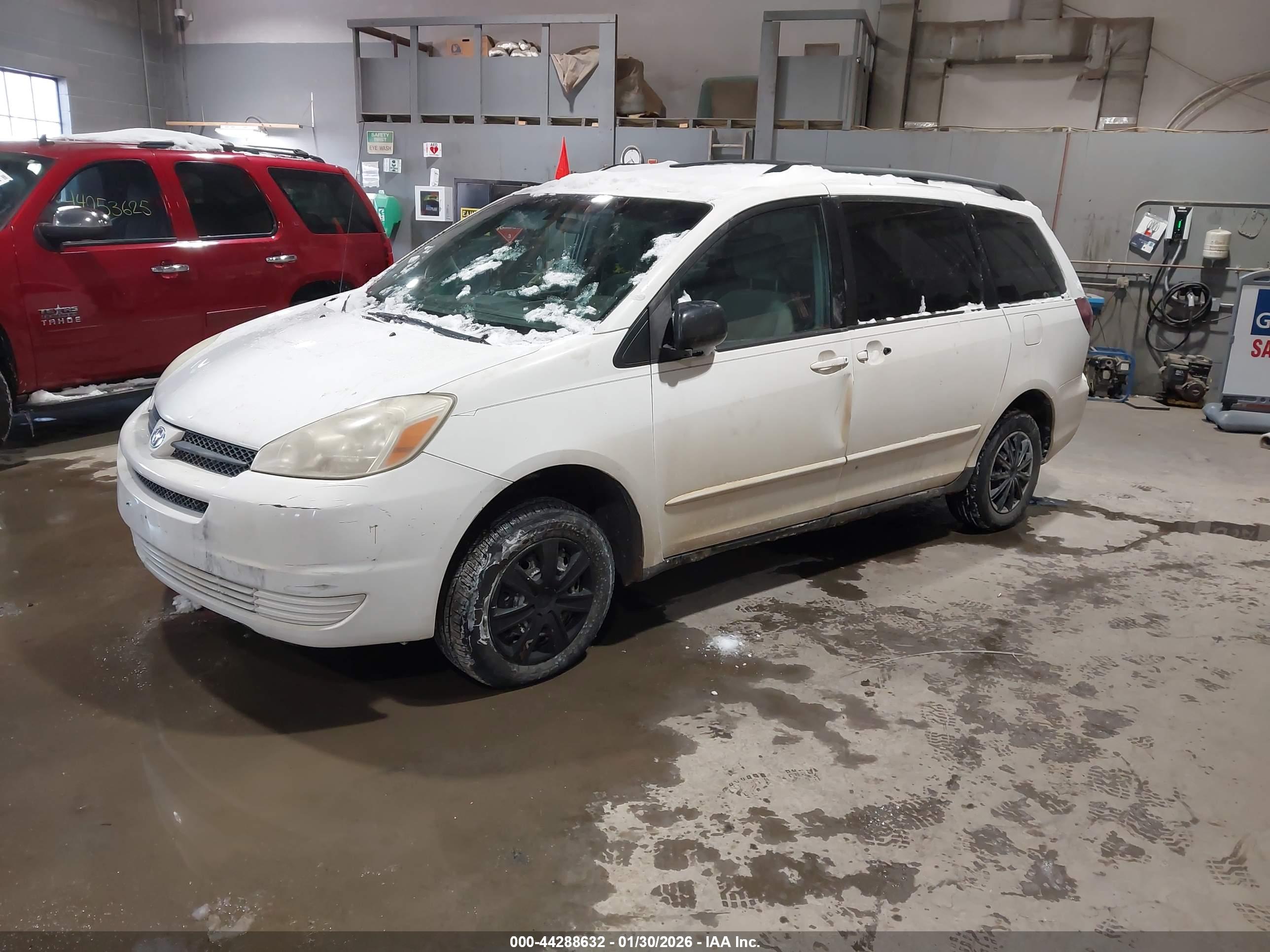 TOYOTA SIENNA image 2