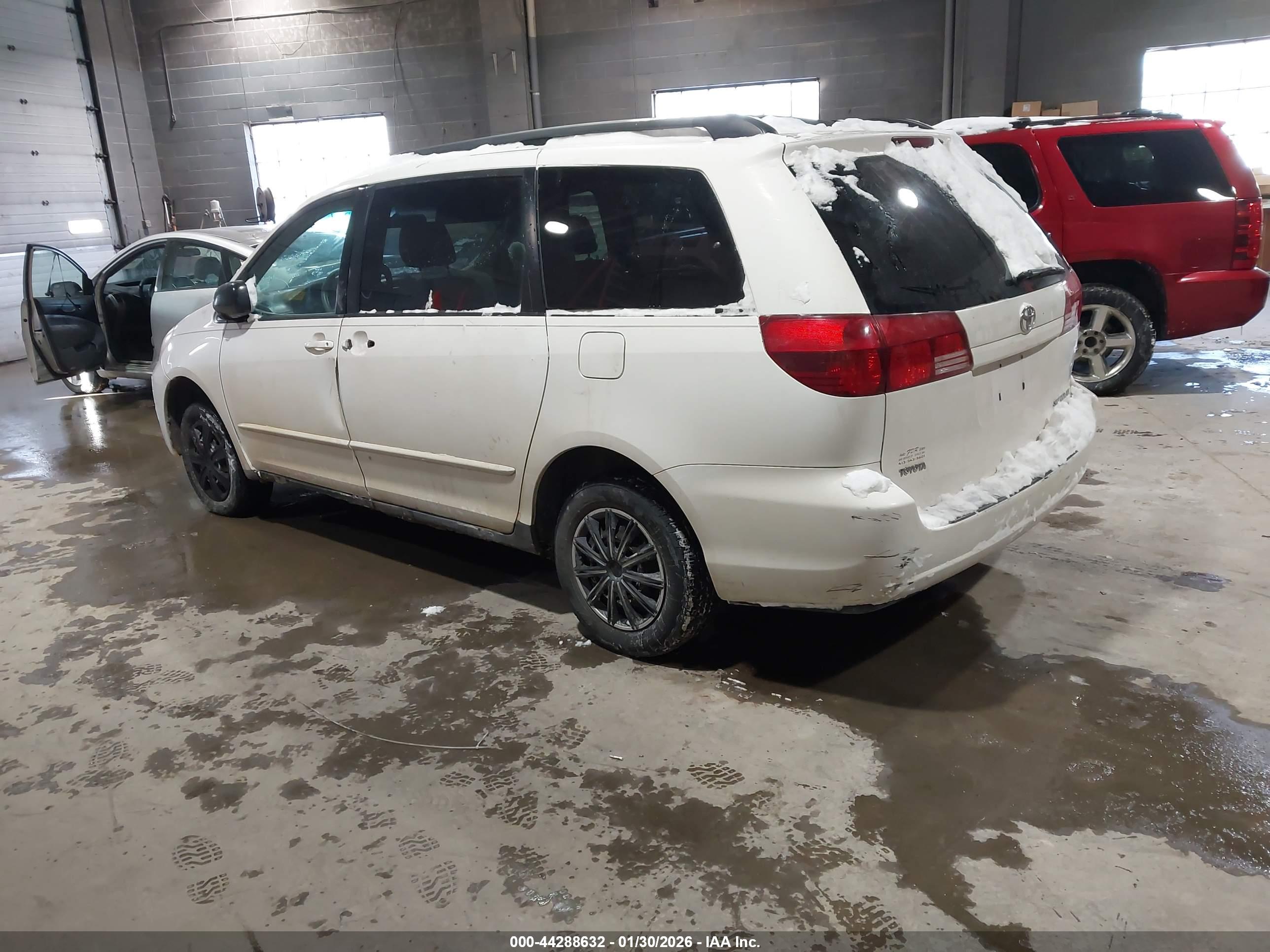 TOYOTA SIENNA image 3