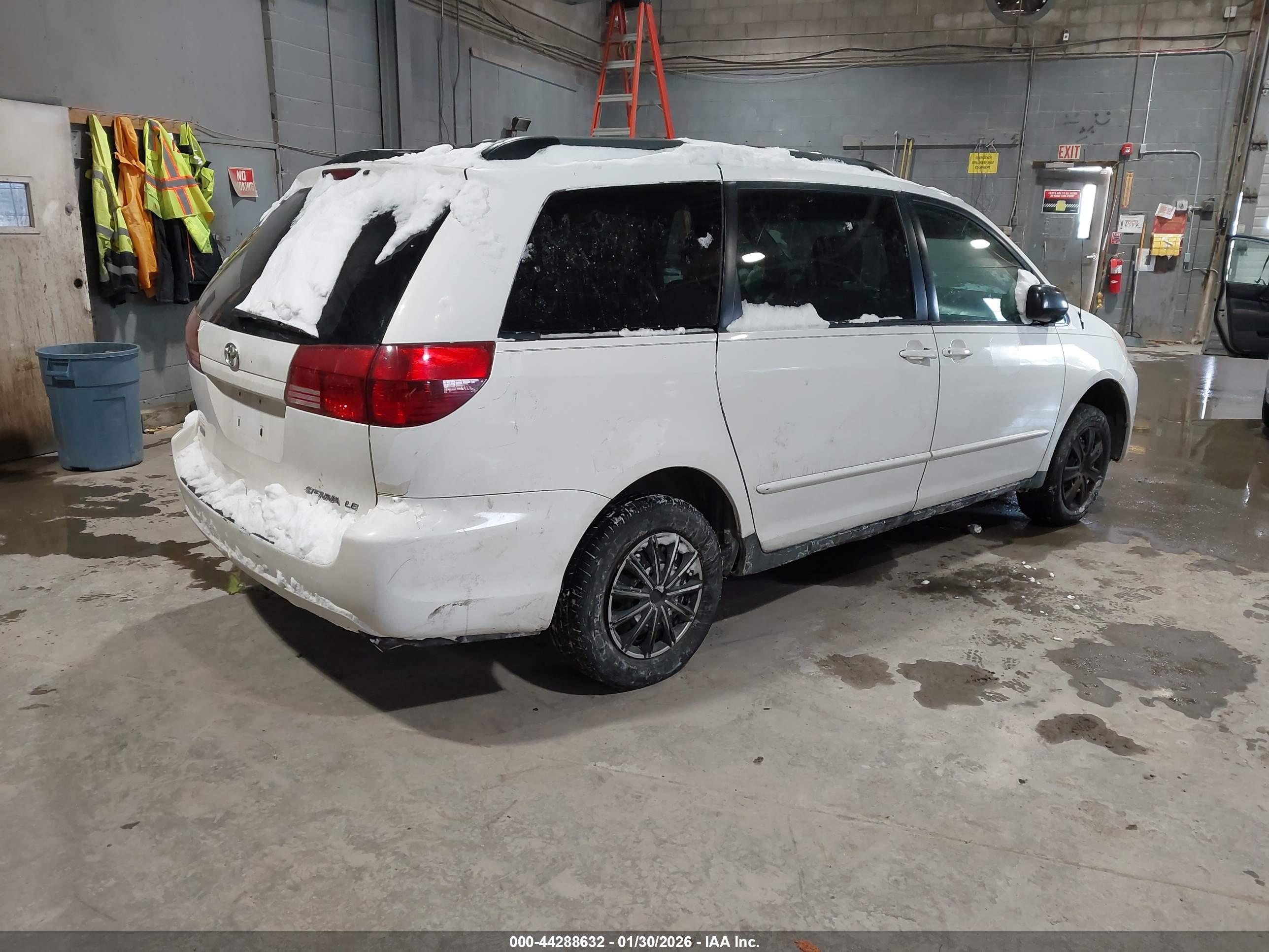 TOYOTA SIENNA image 4