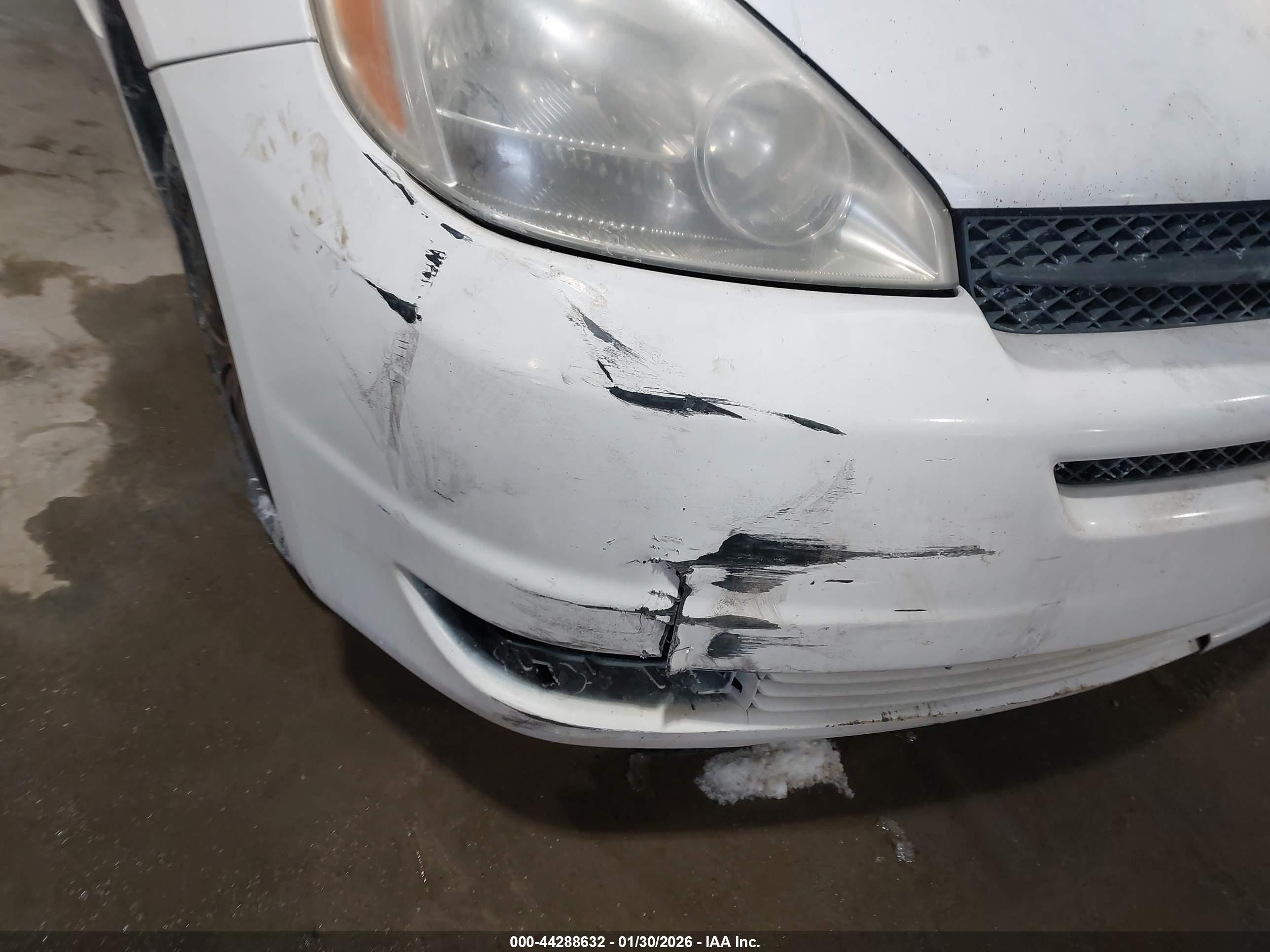 TOYOTA SIENNA image 6