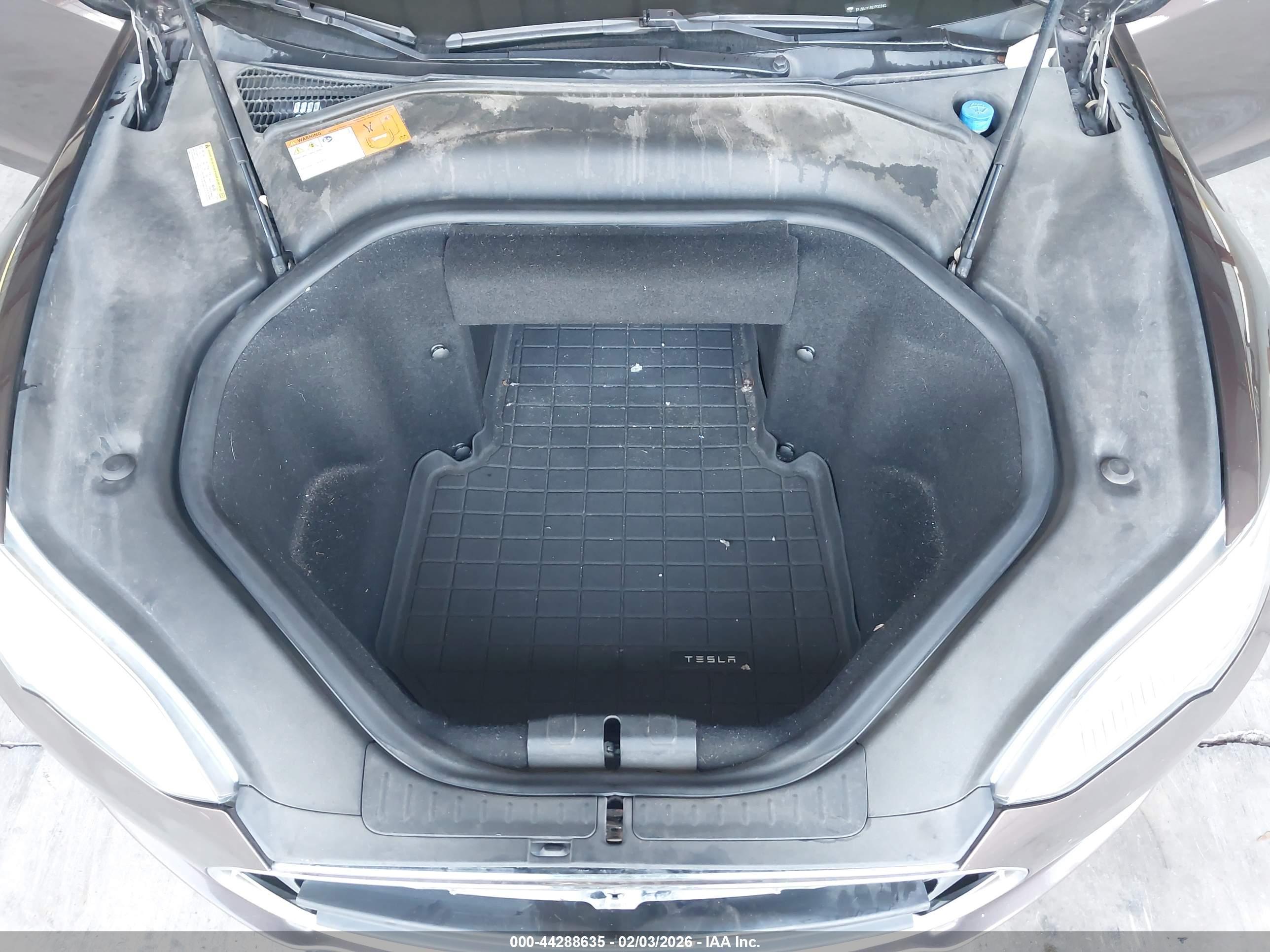 TESLA MODEL image 10