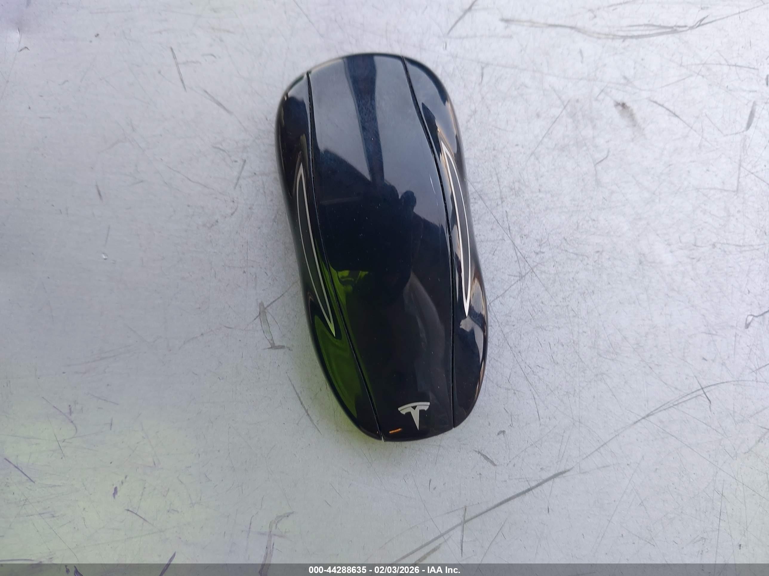 TESLA MODEL image 11