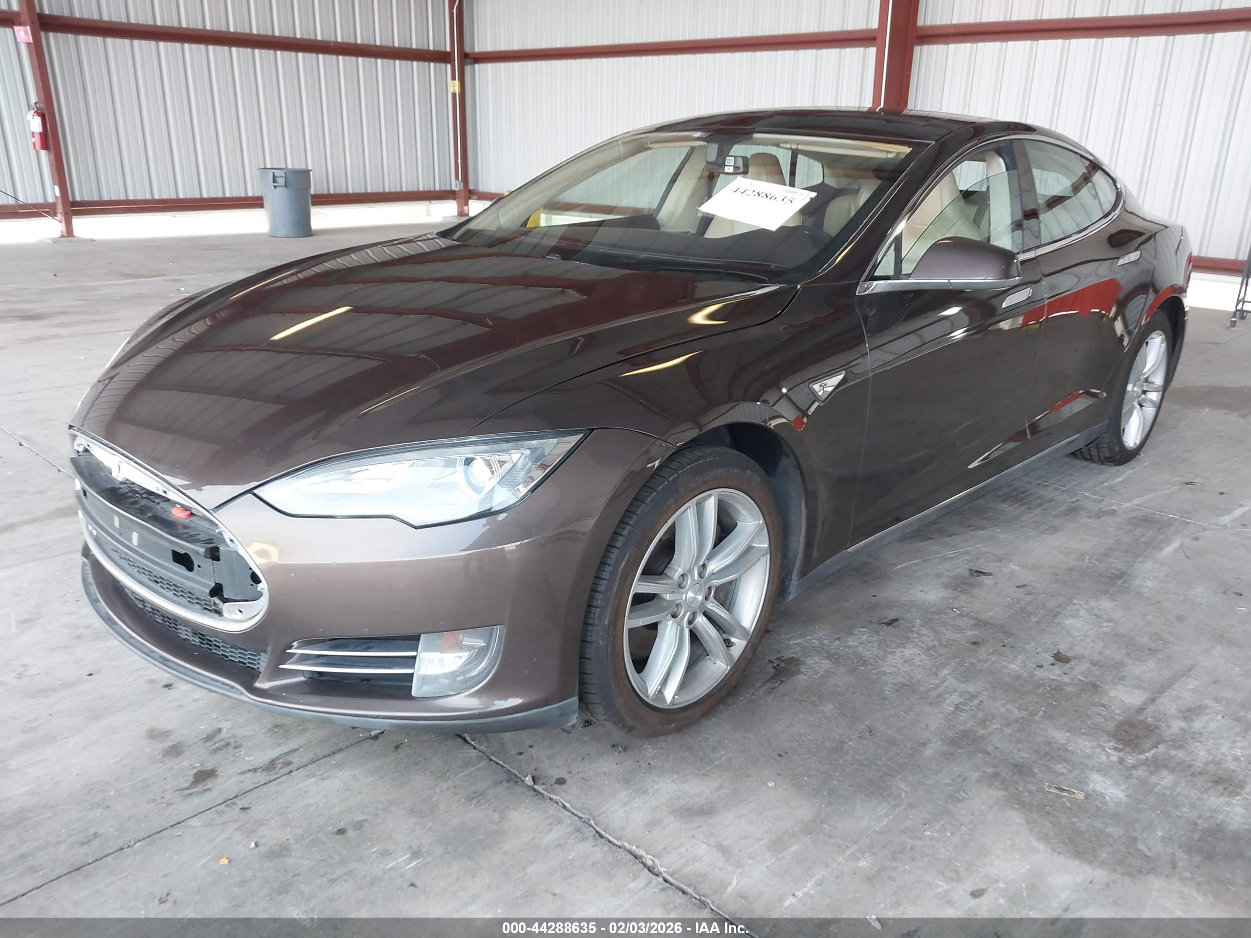 TESLA MODEL image 2