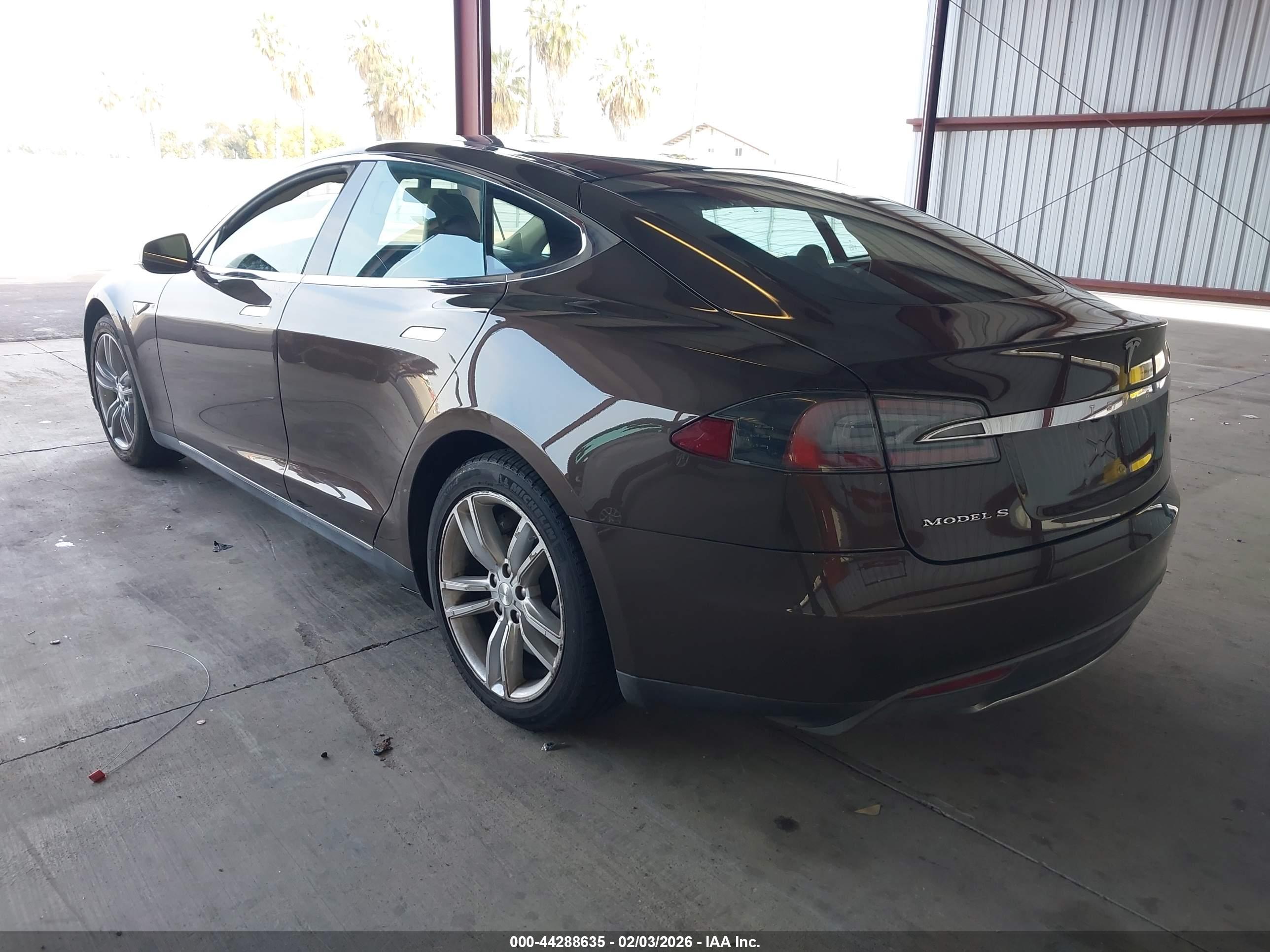 TESLA MODEL image 3