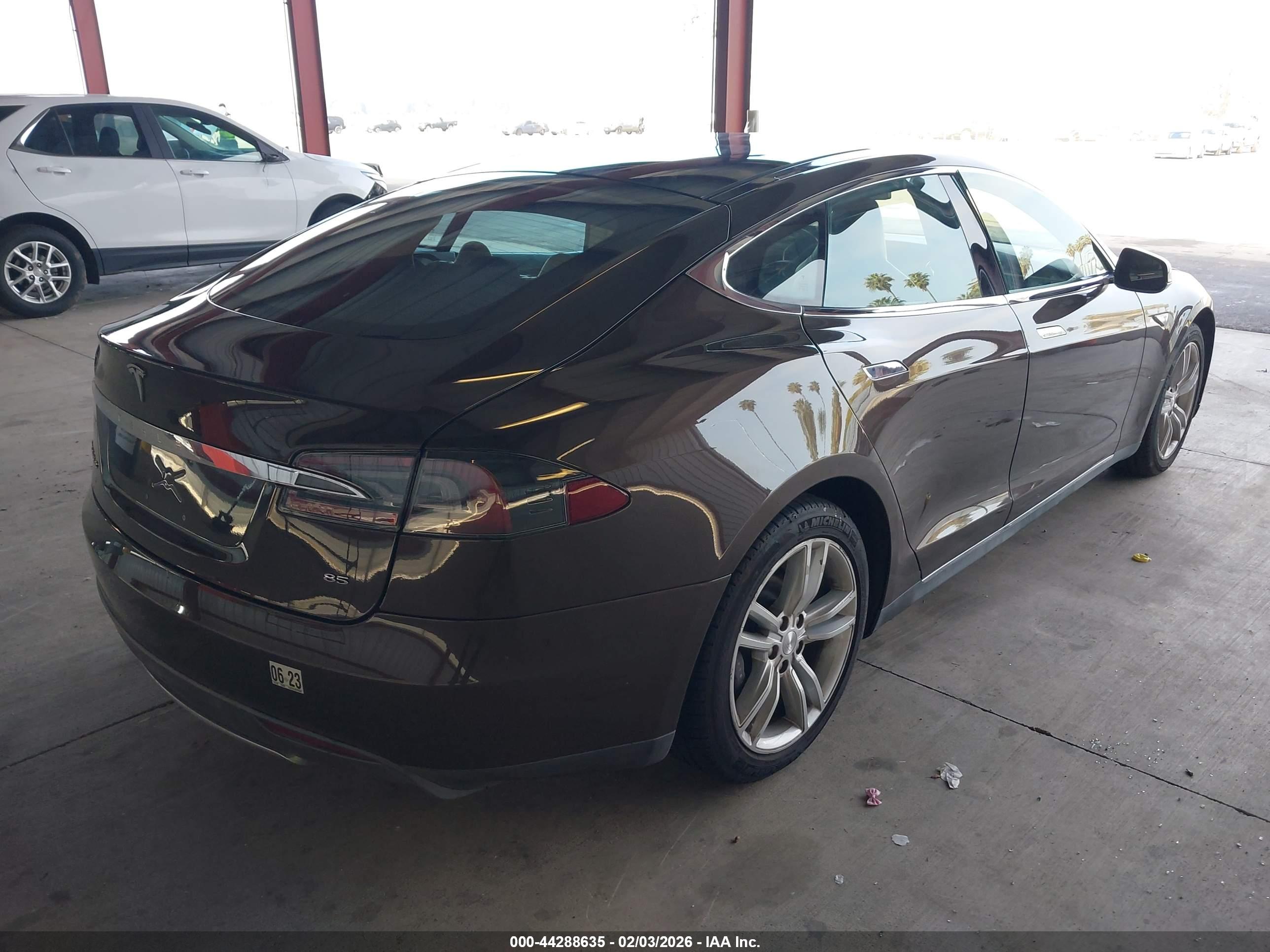 TESLA MODEL image 4