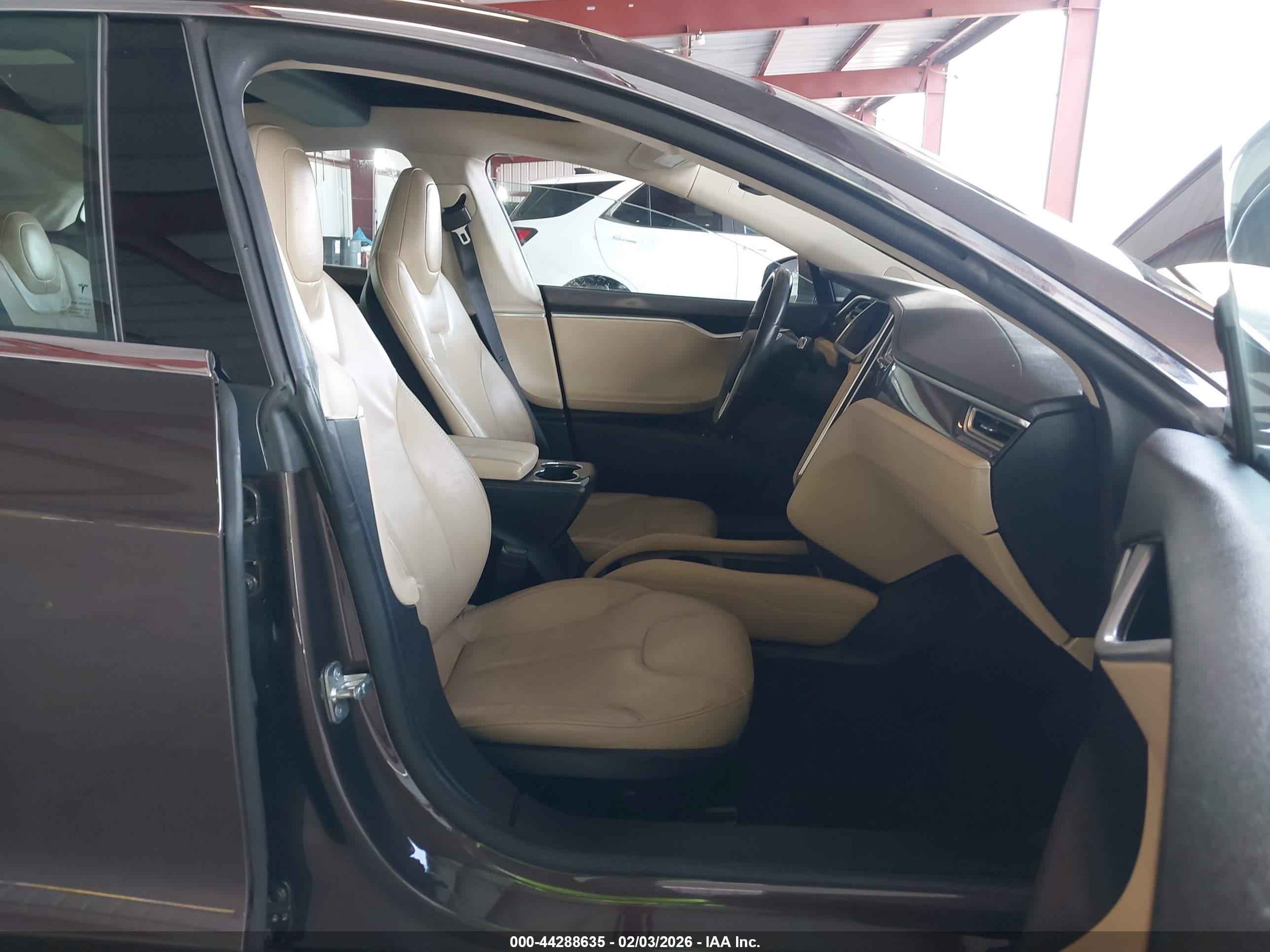 TESLA MODEL image 5