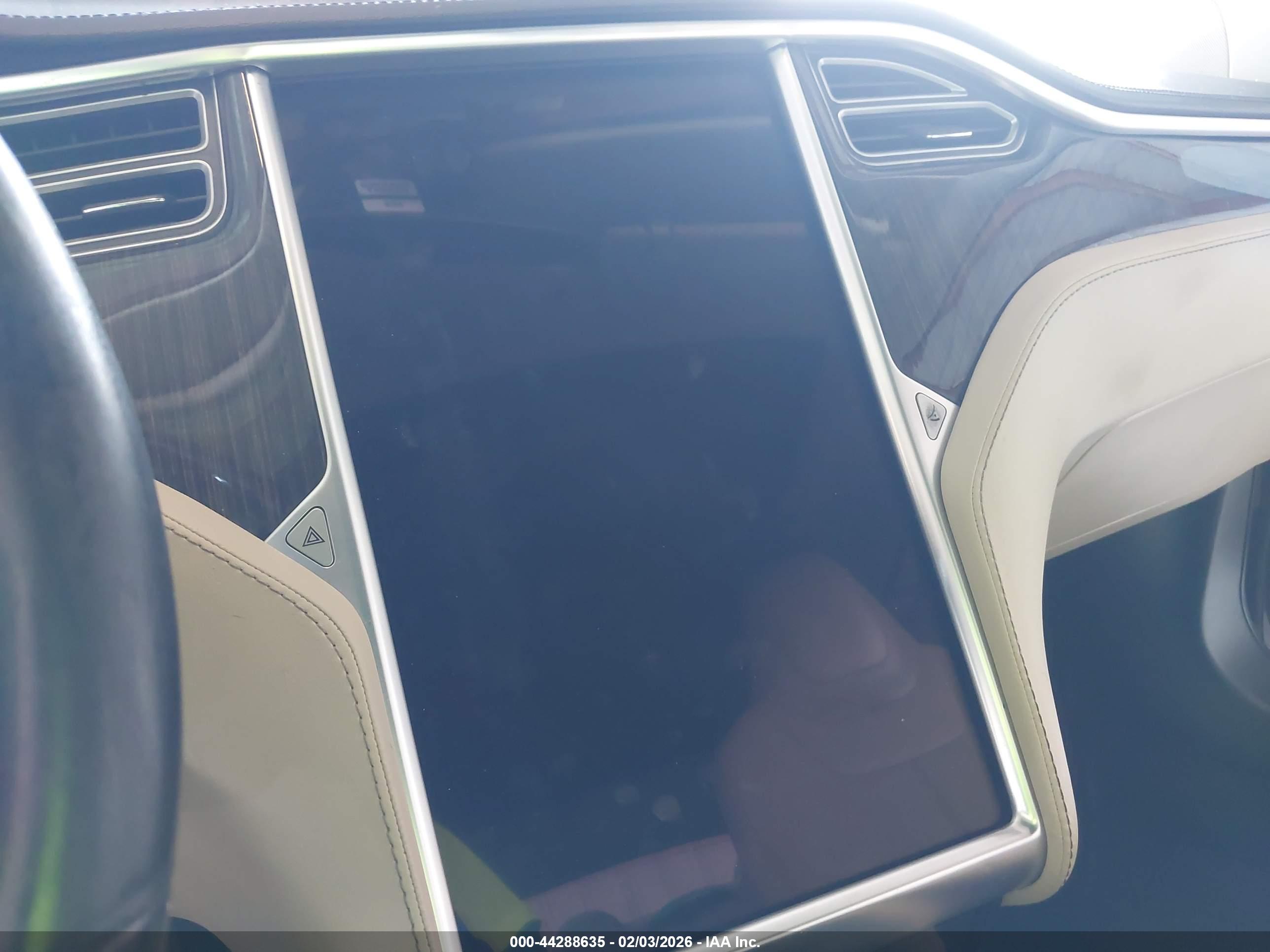 TESLA MODEL image 7
