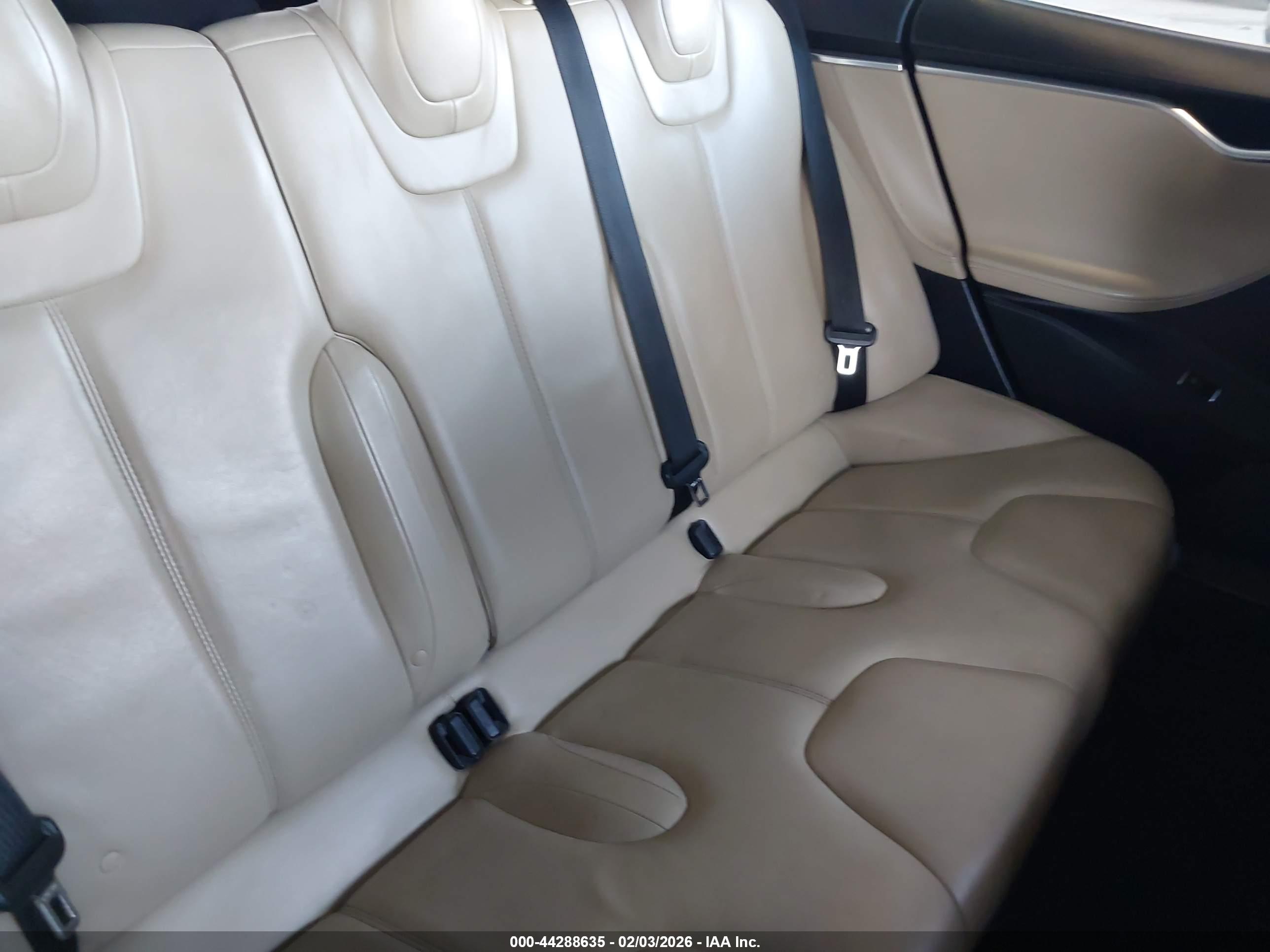 TESLA MODEL image 8