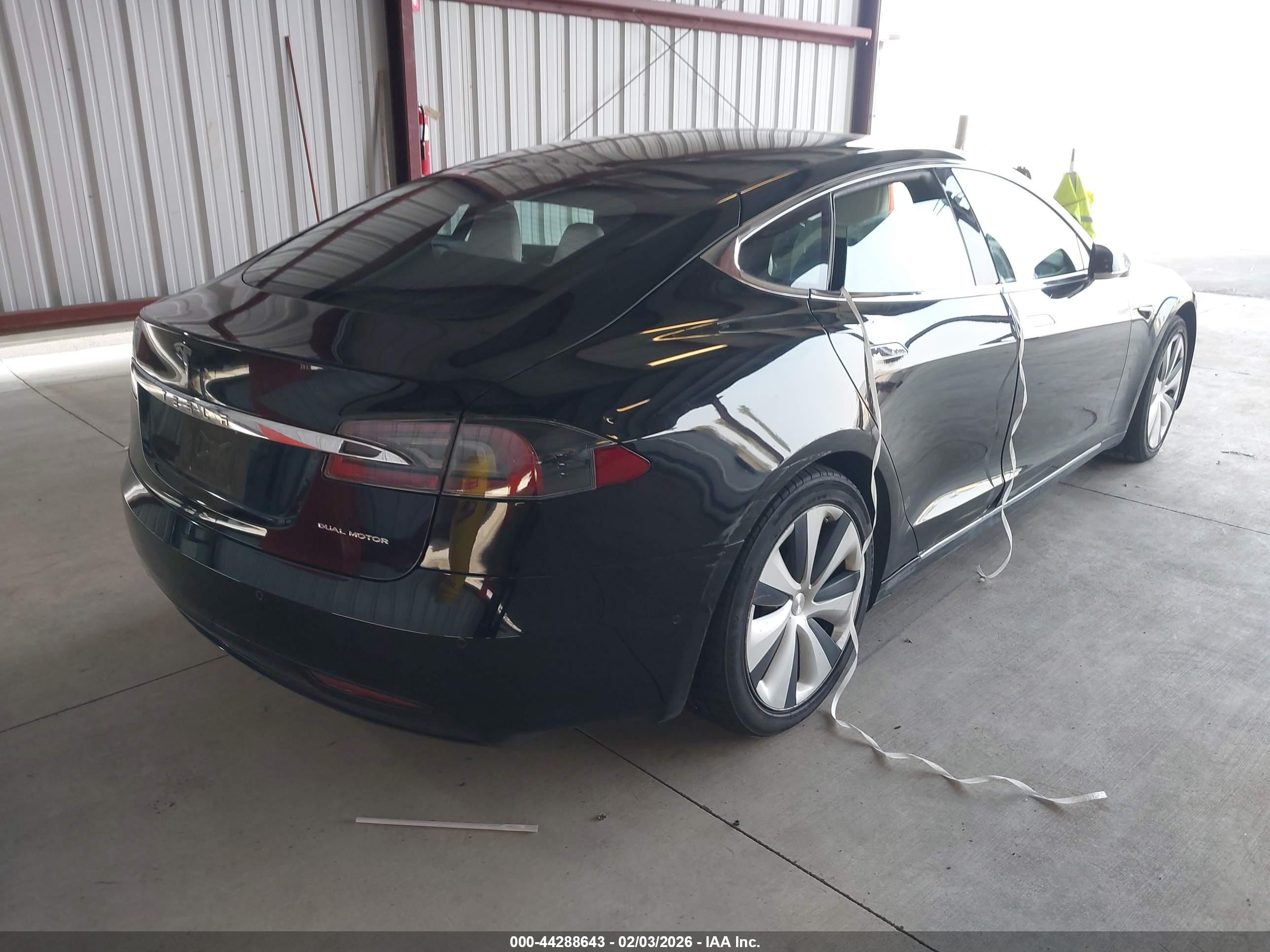 TESLA MODEL image 4