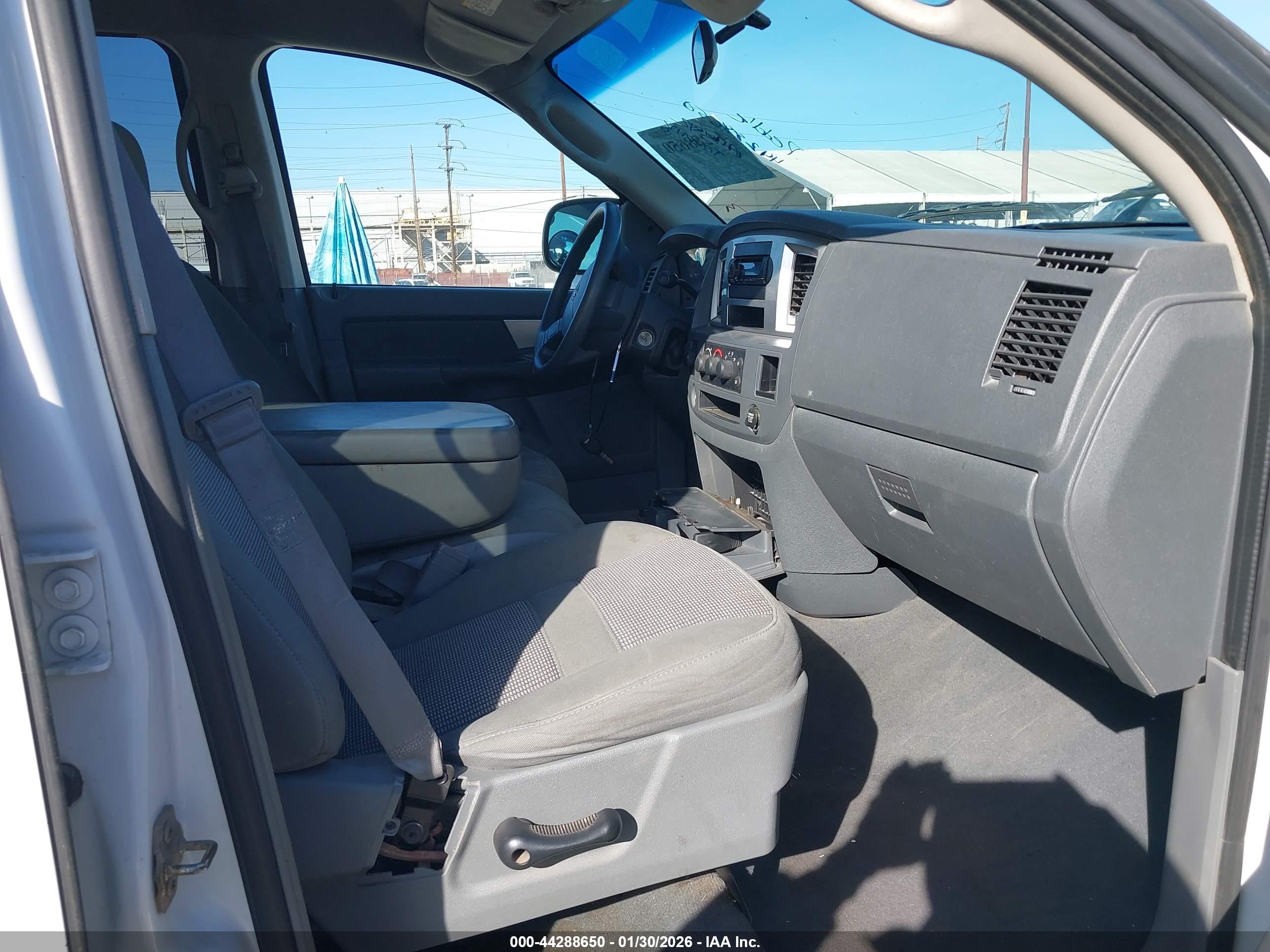 DODGE RAM image 5