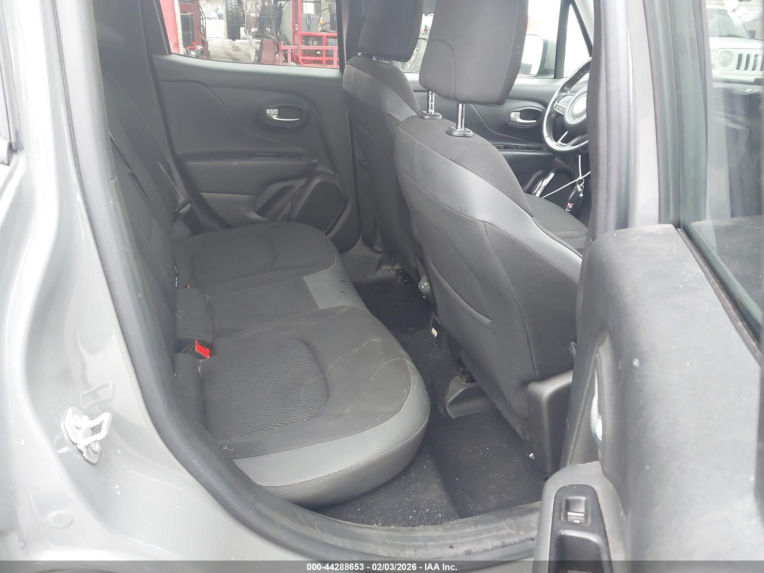 JEEP RENEGADE image 8