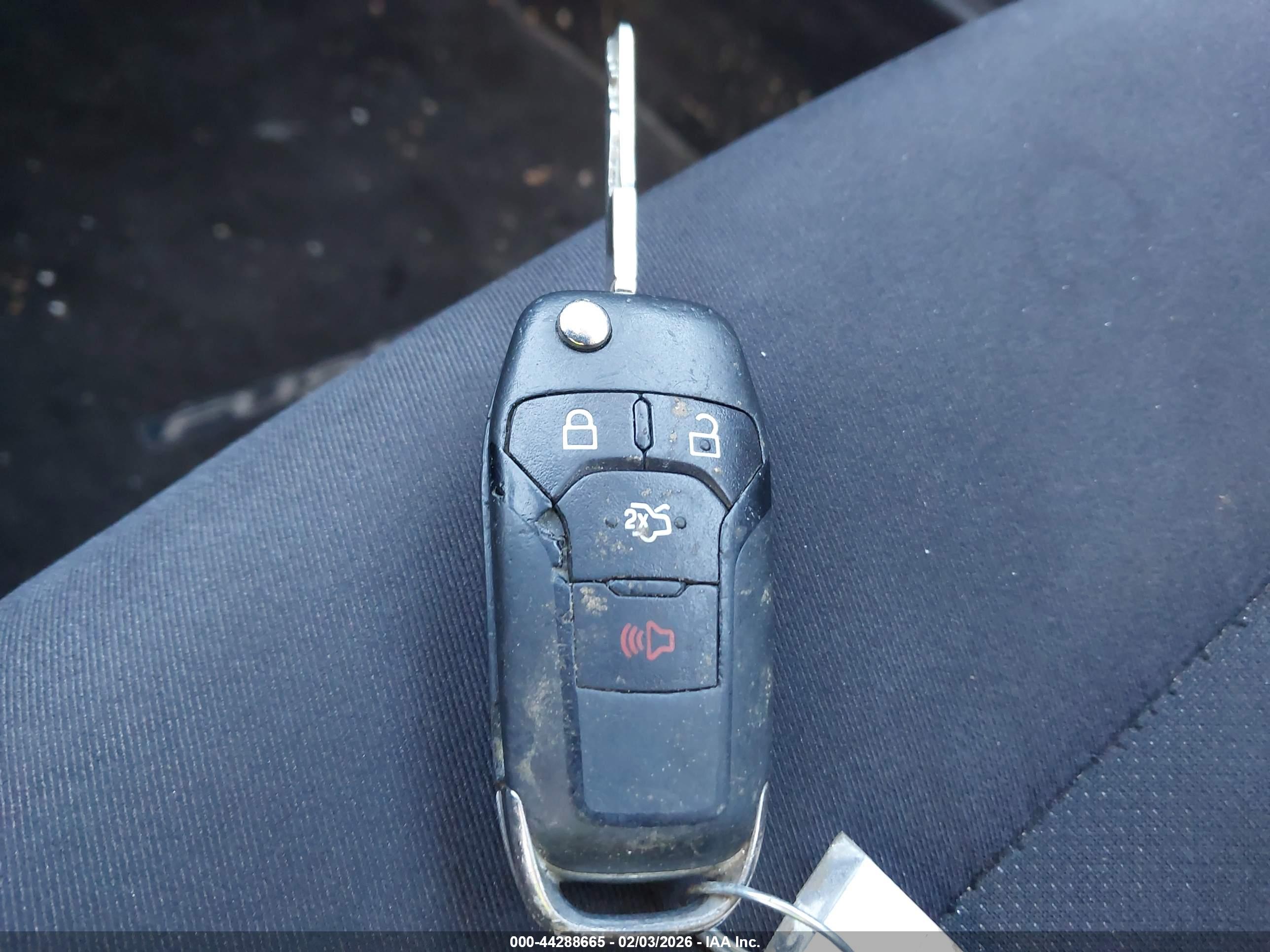 FORD FUSION image 11