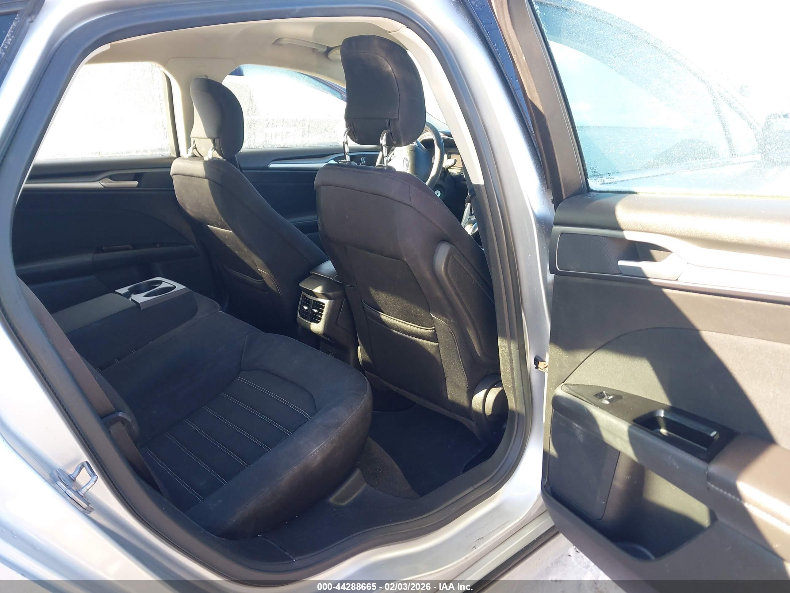 FORD FUSION image 8