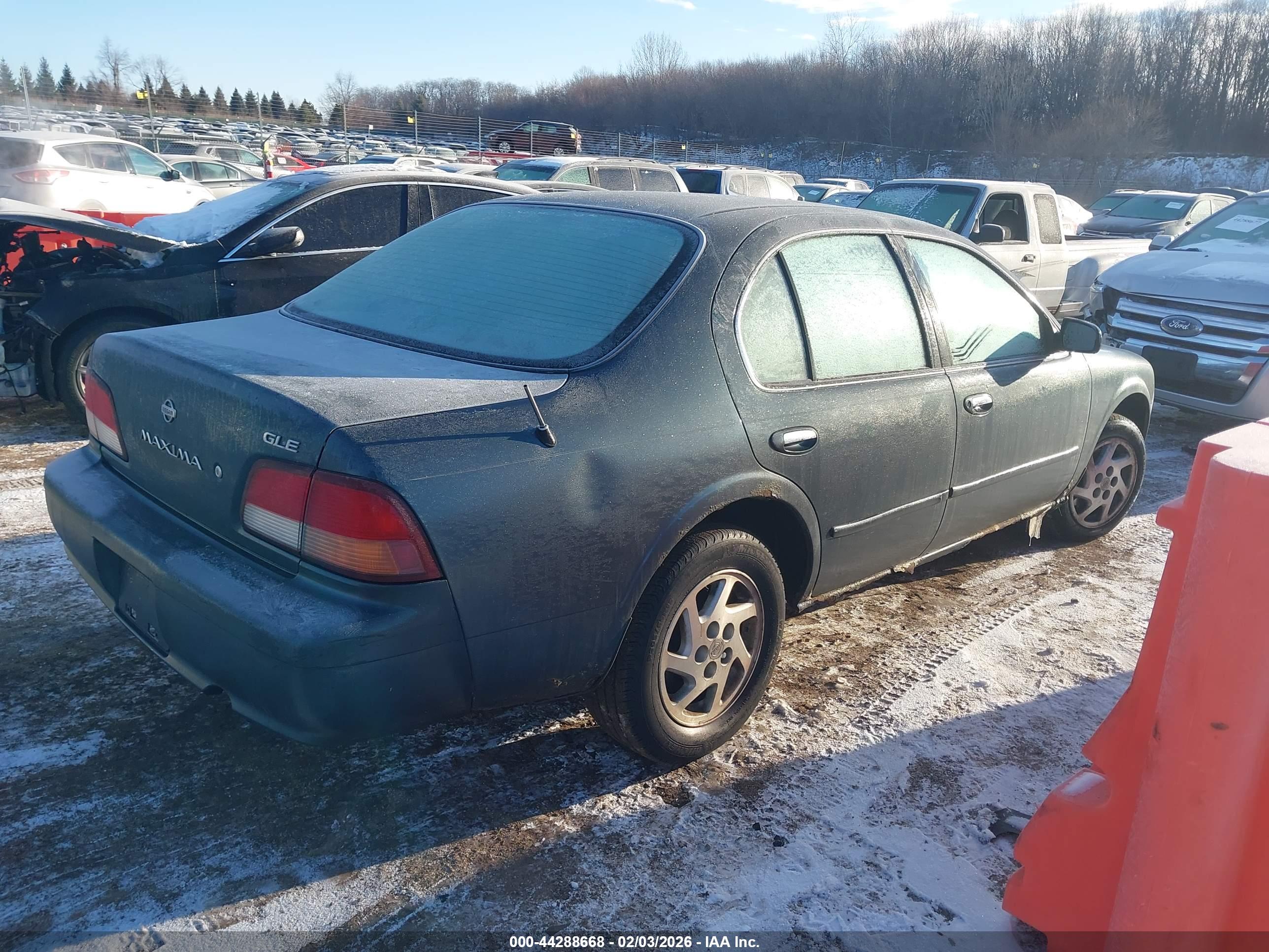 NISSAN MAXIMA image 4