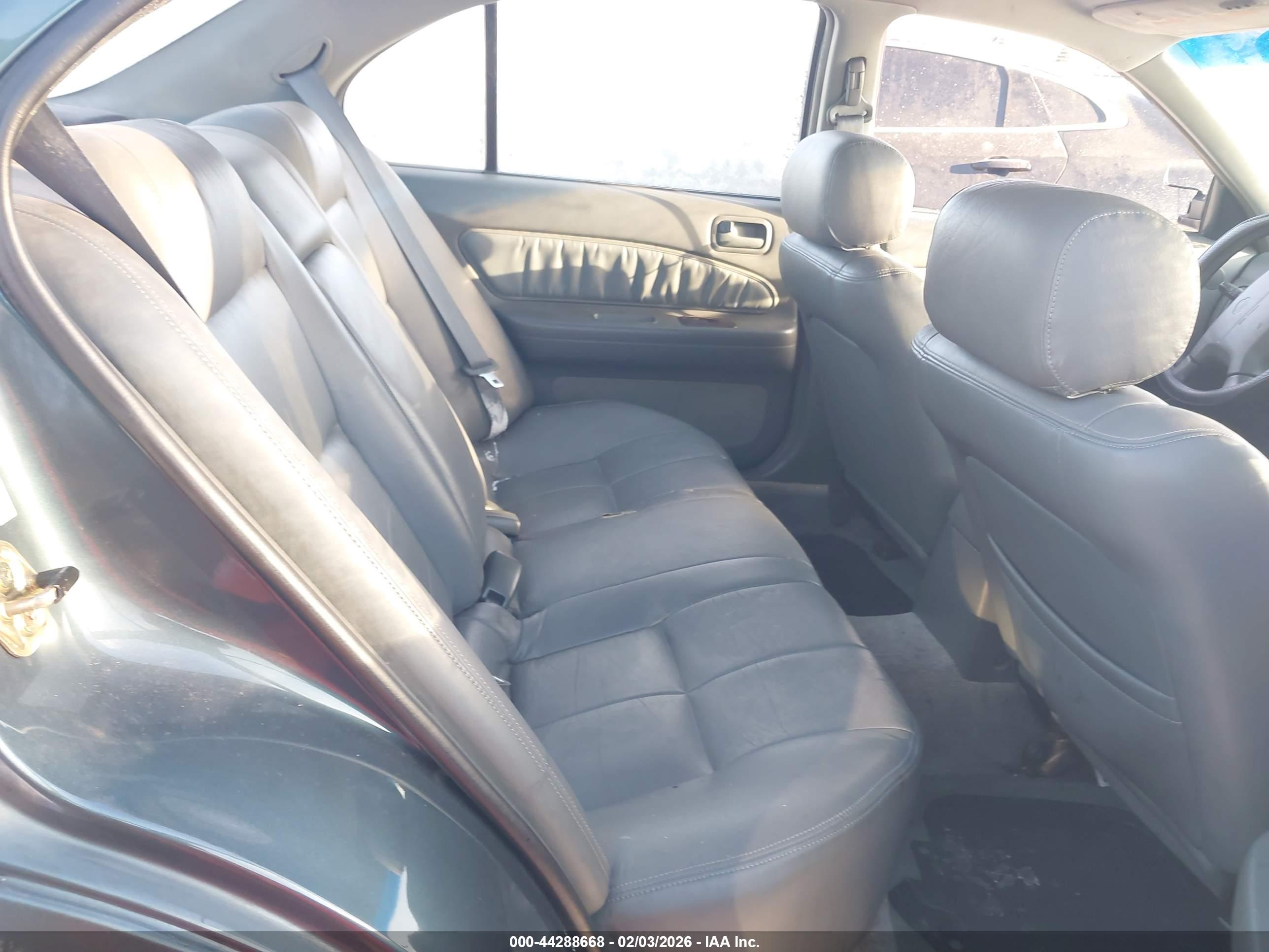 NISSAN MAXIMA image 8