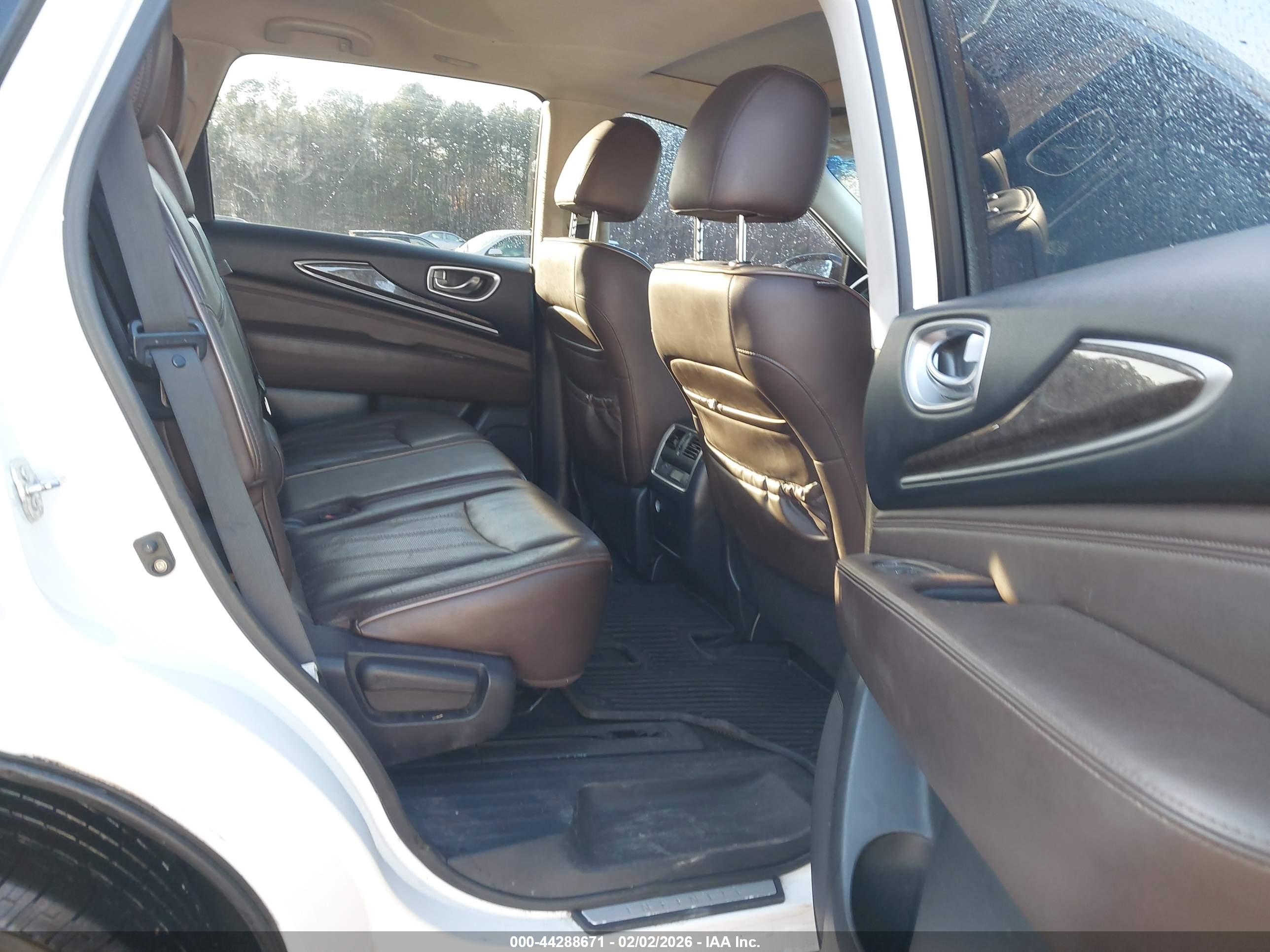 INFINITI JX35 image 8