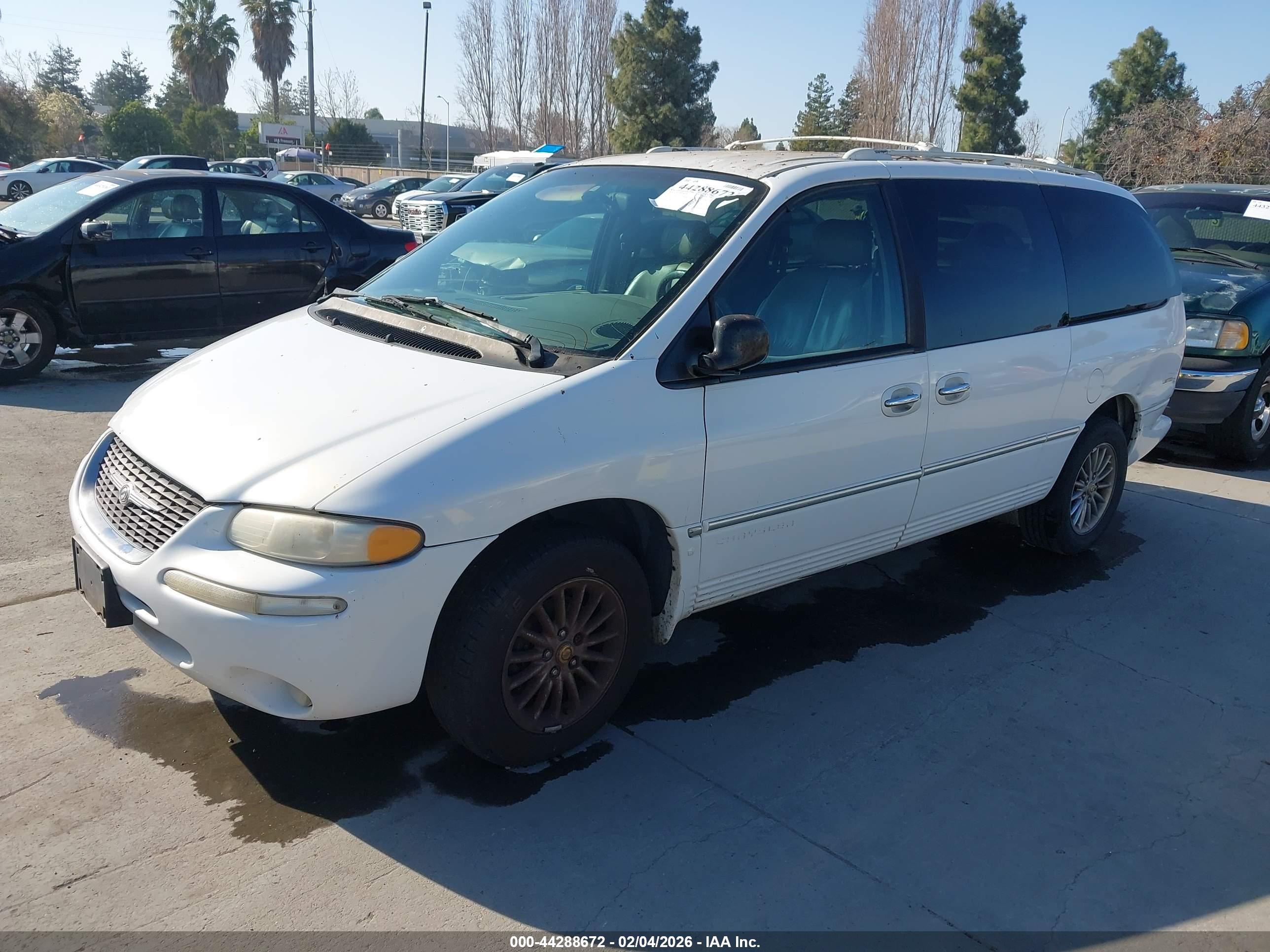 CHRYSLER TOWN image 2