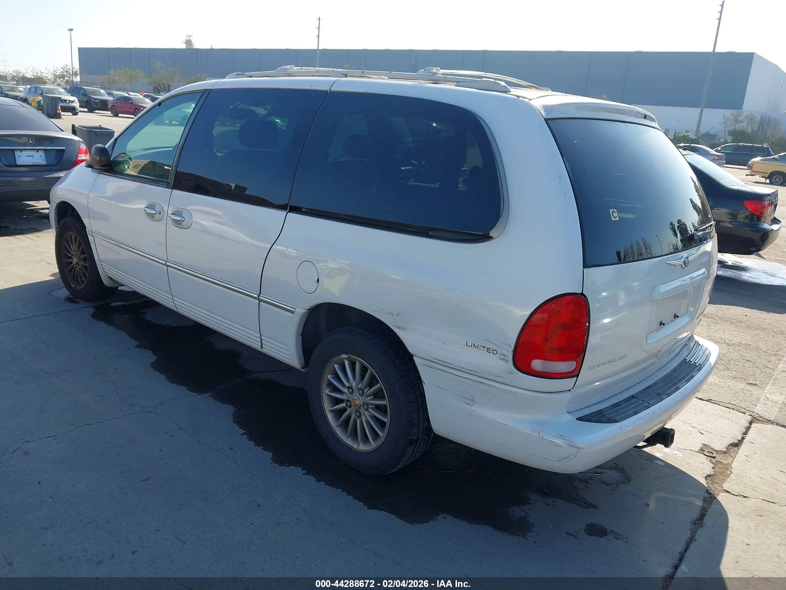 CHRYSLER TOWN image 3
