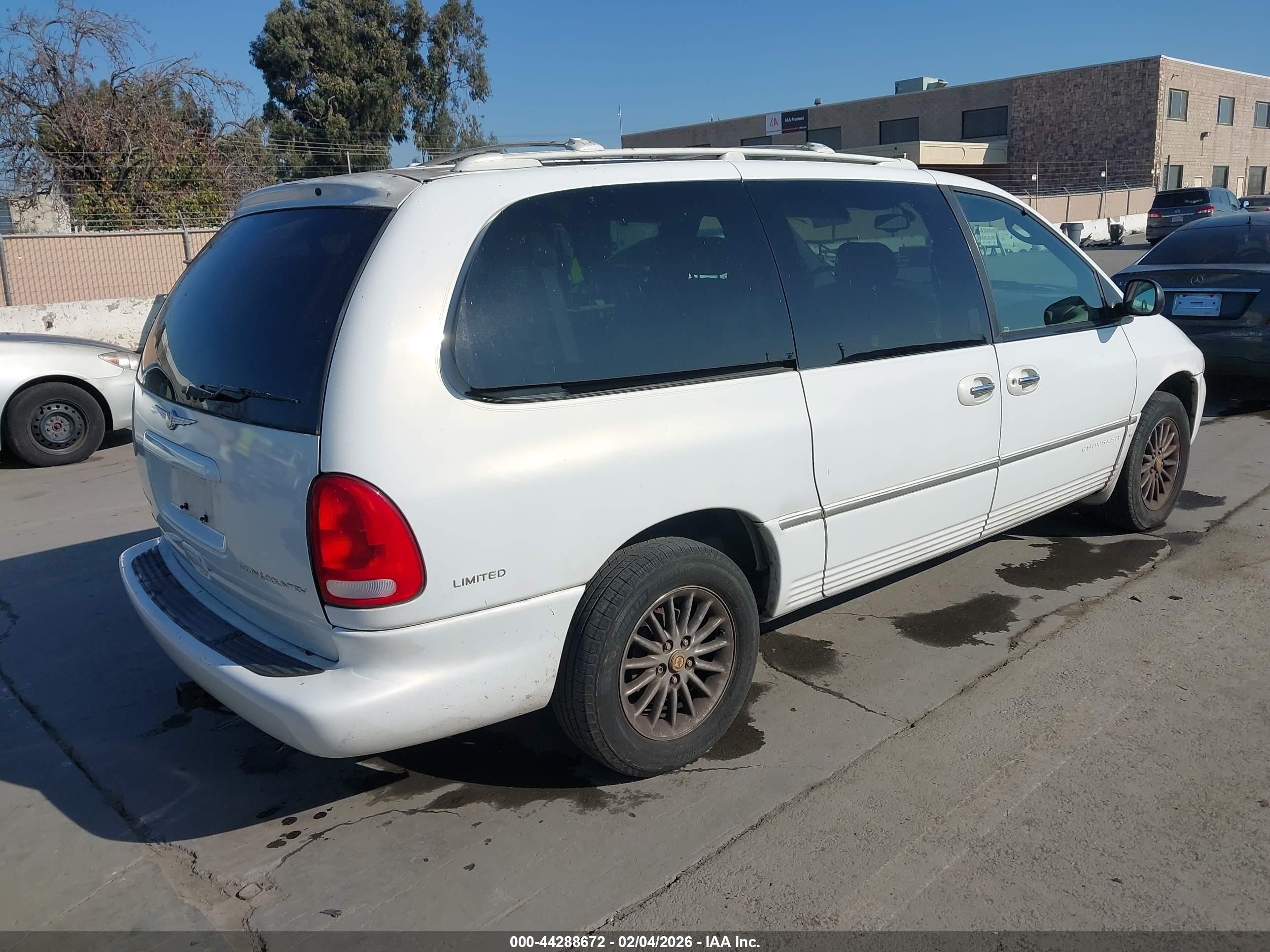 CHRYSLER TOWN image 4