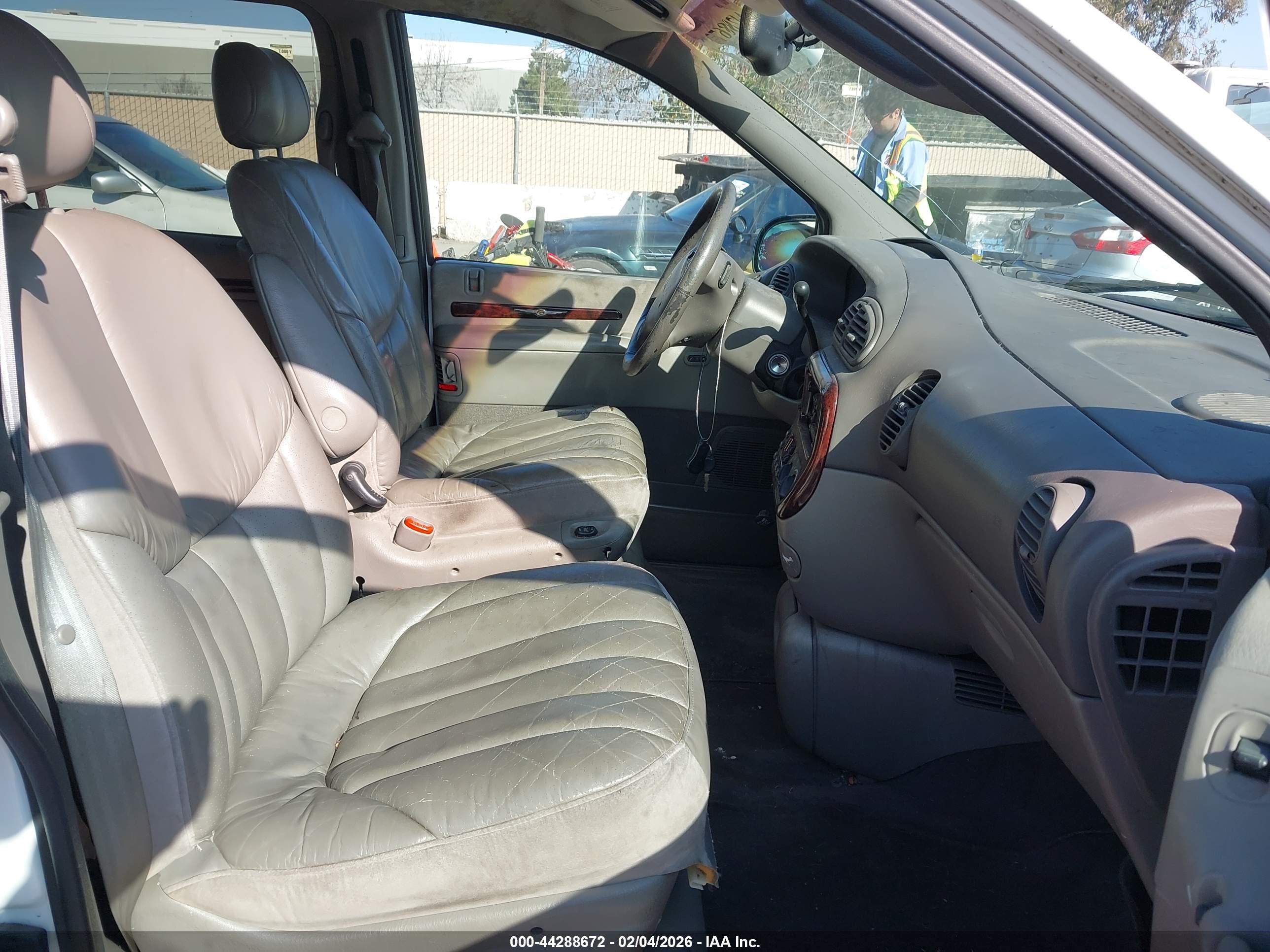 CHRYSLER TOWN image 5