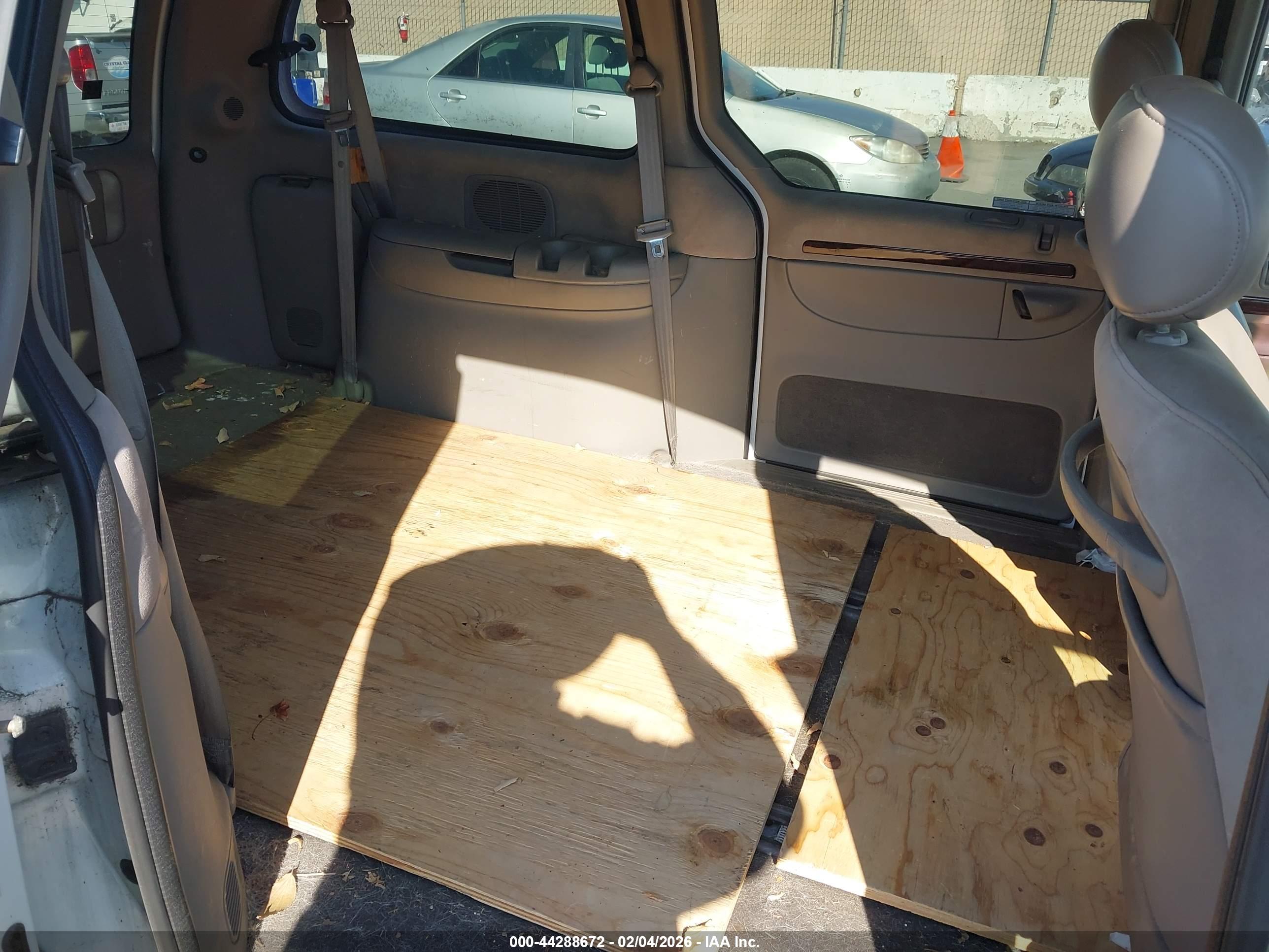 CHRYSLER TOWN image 8