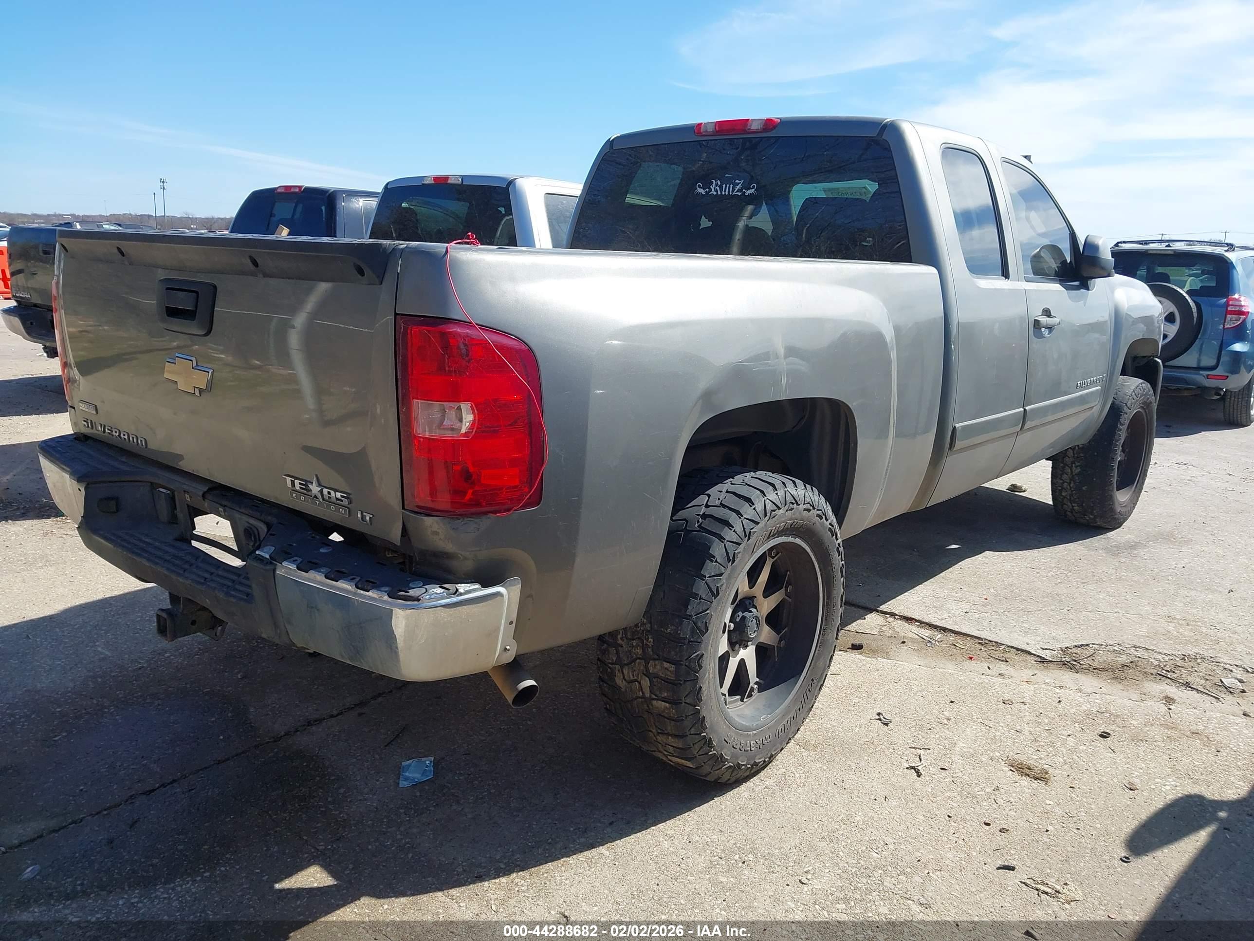 CHEVROLET SILVERADO image 4