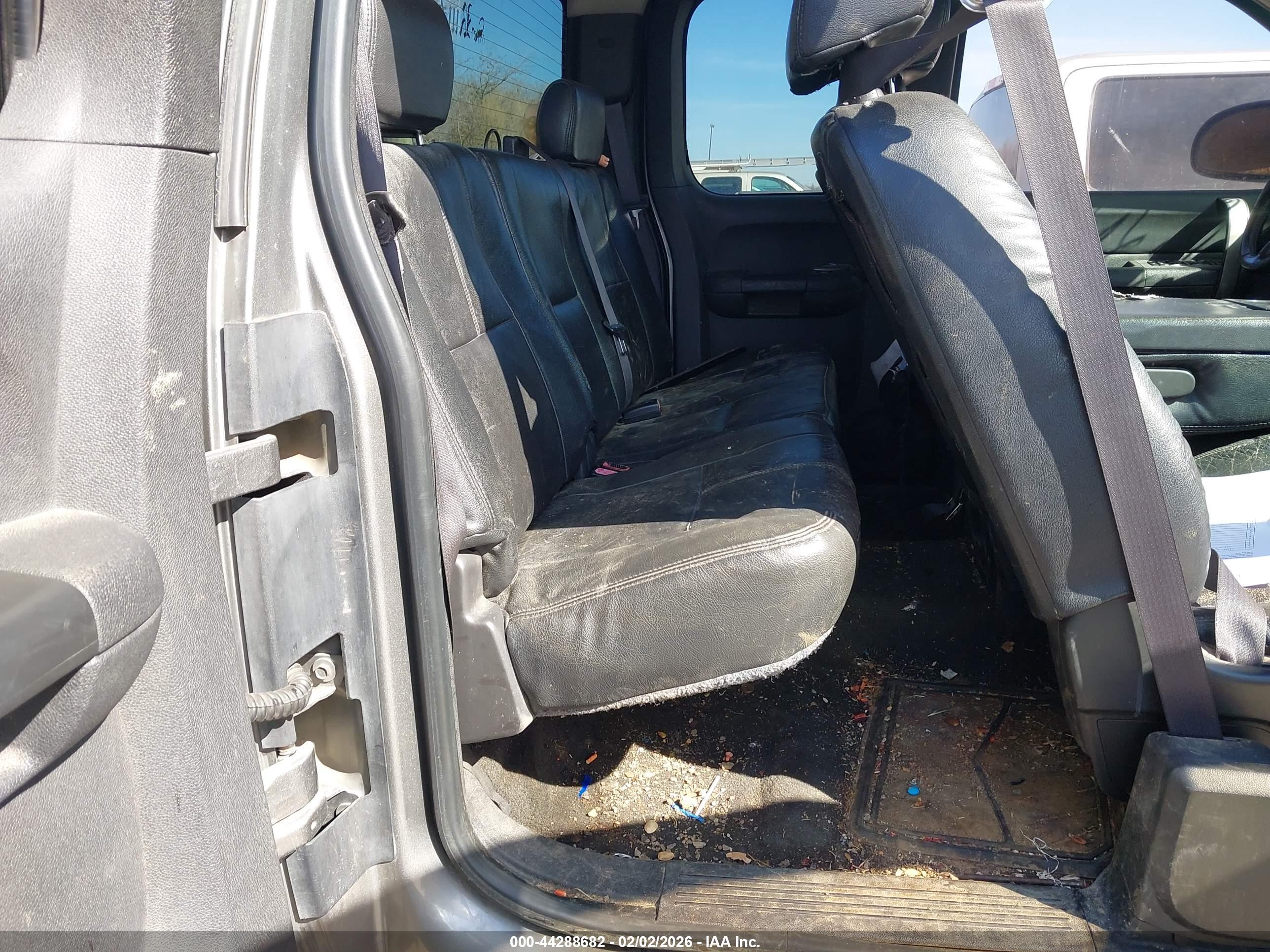 CHEVROLET SILVERADO image 8