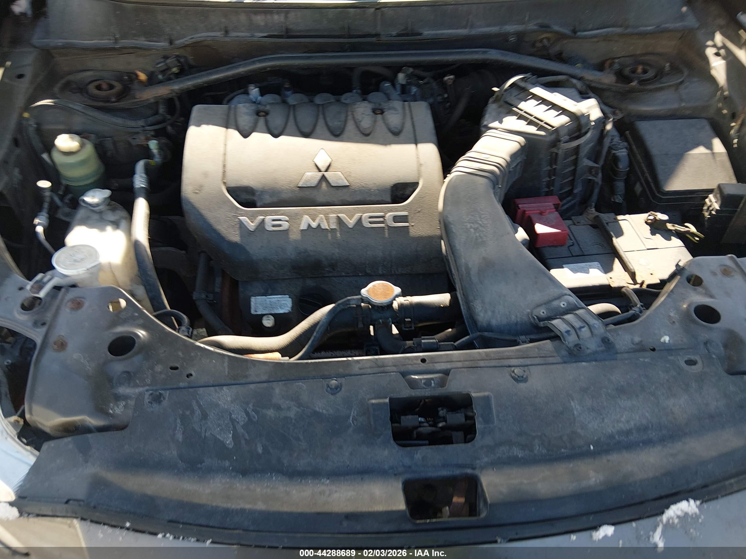 MITSUBISHI OUTLANDER image 10