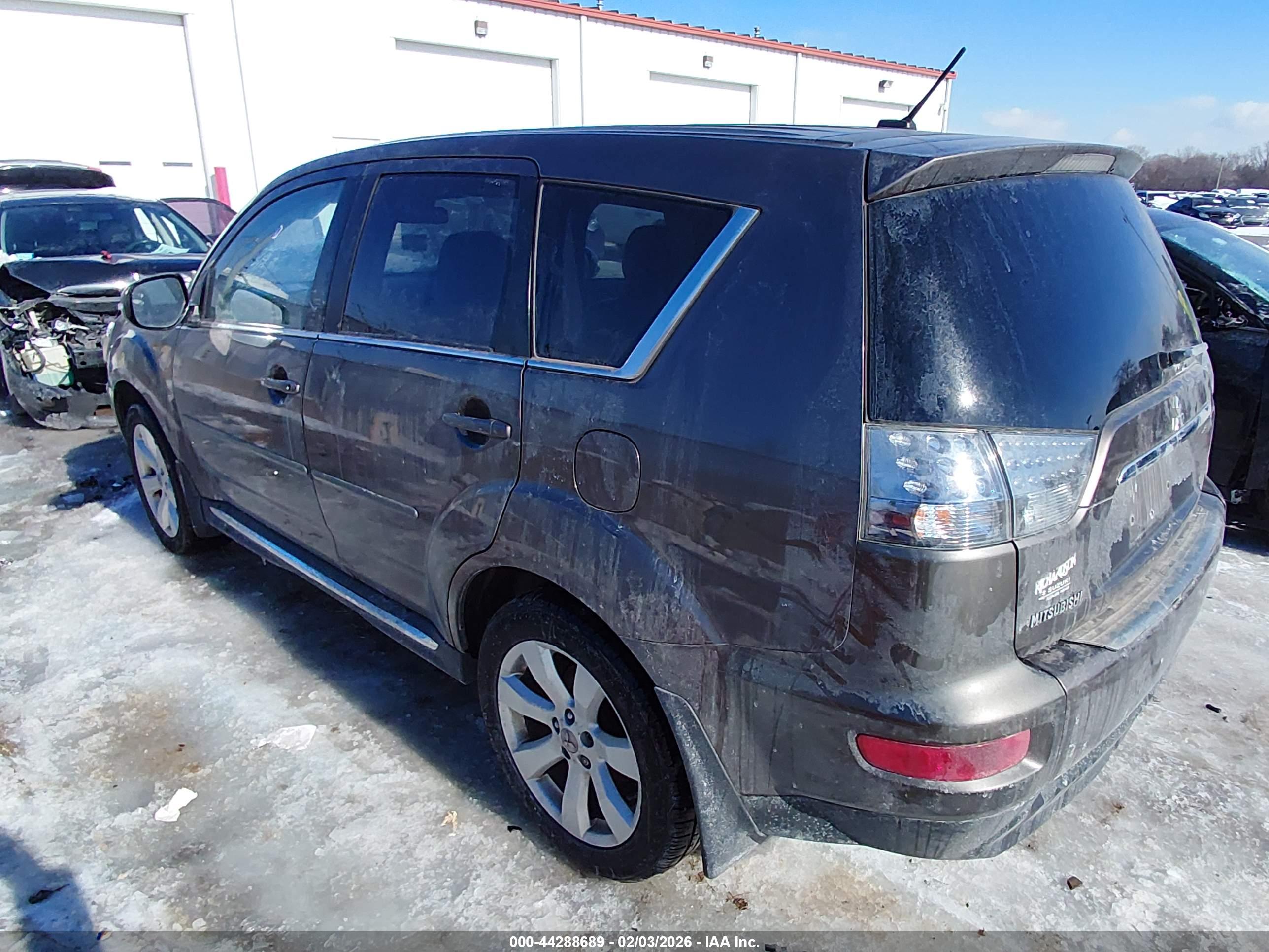 MITSUBISHI OUTLANDER image 3